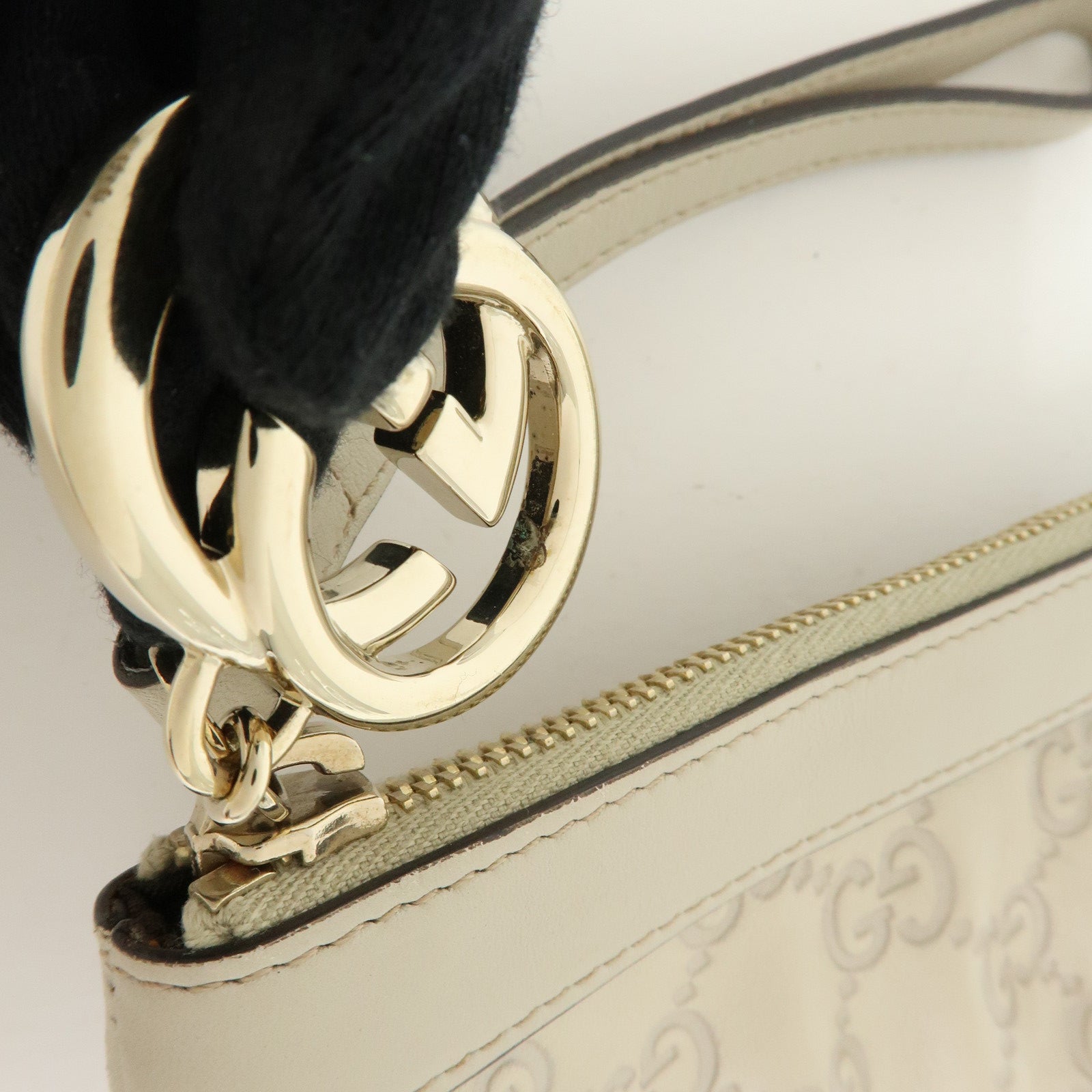 GUCCI Interlocking G Microguccissima Leather Pouch Ivory 212203