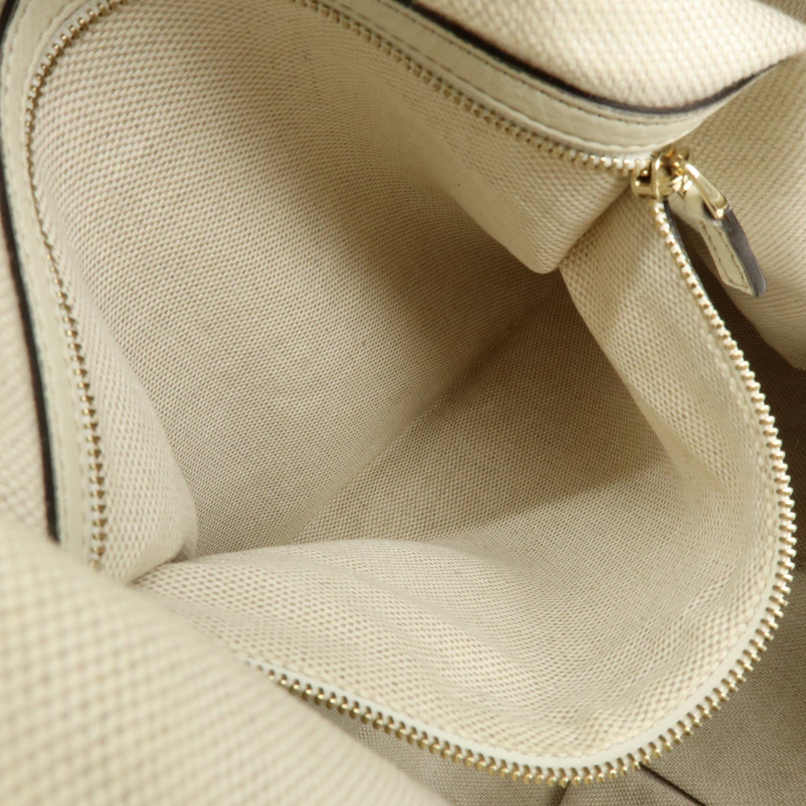 GUCCI SOHO Interlocking G Leahter Shoulder Bag White 282304