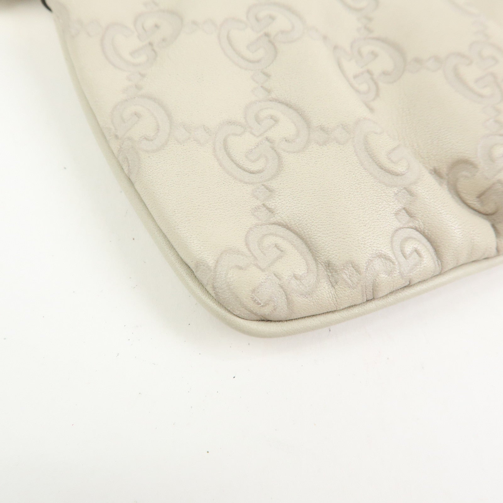 GUCCI Interlocking G Microguccissima Leather Pouch Ivory 212203