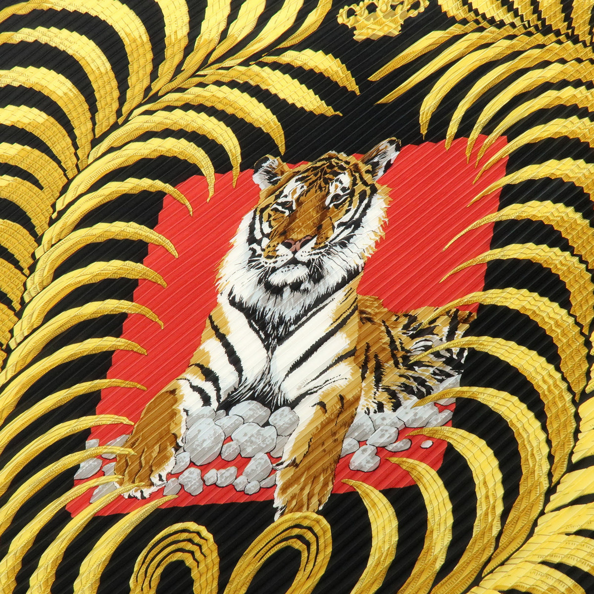 HERMES Pleated Carre 90 Silk 100% Scarf Tigre Royal Black Red Gold
