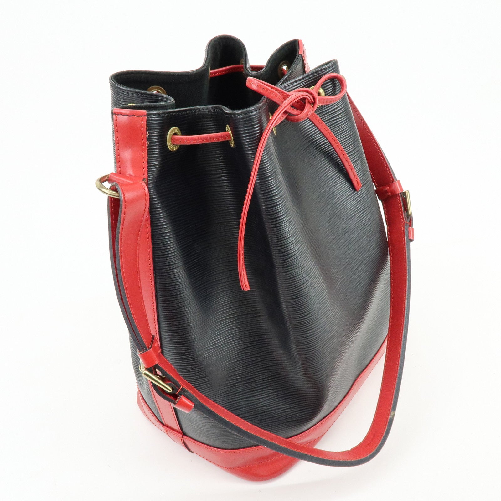 Louis Vuitton Epi Noe Leather Shoulder Bag Noir Castilian Red M44017