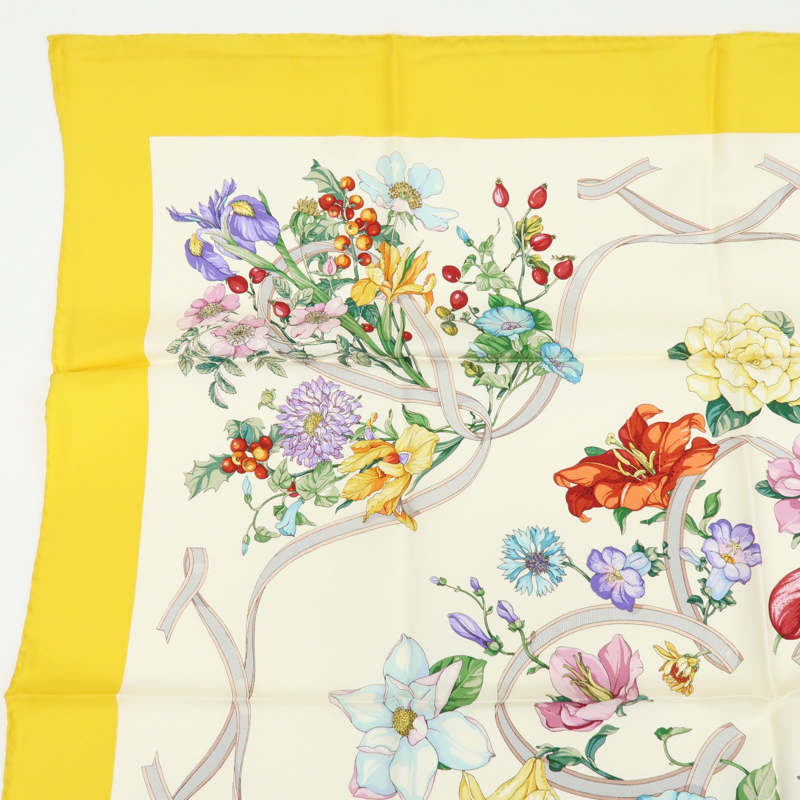 GUCCI Flora Silk 100% Scarf Shawl White Yellow Blue Orange Purple