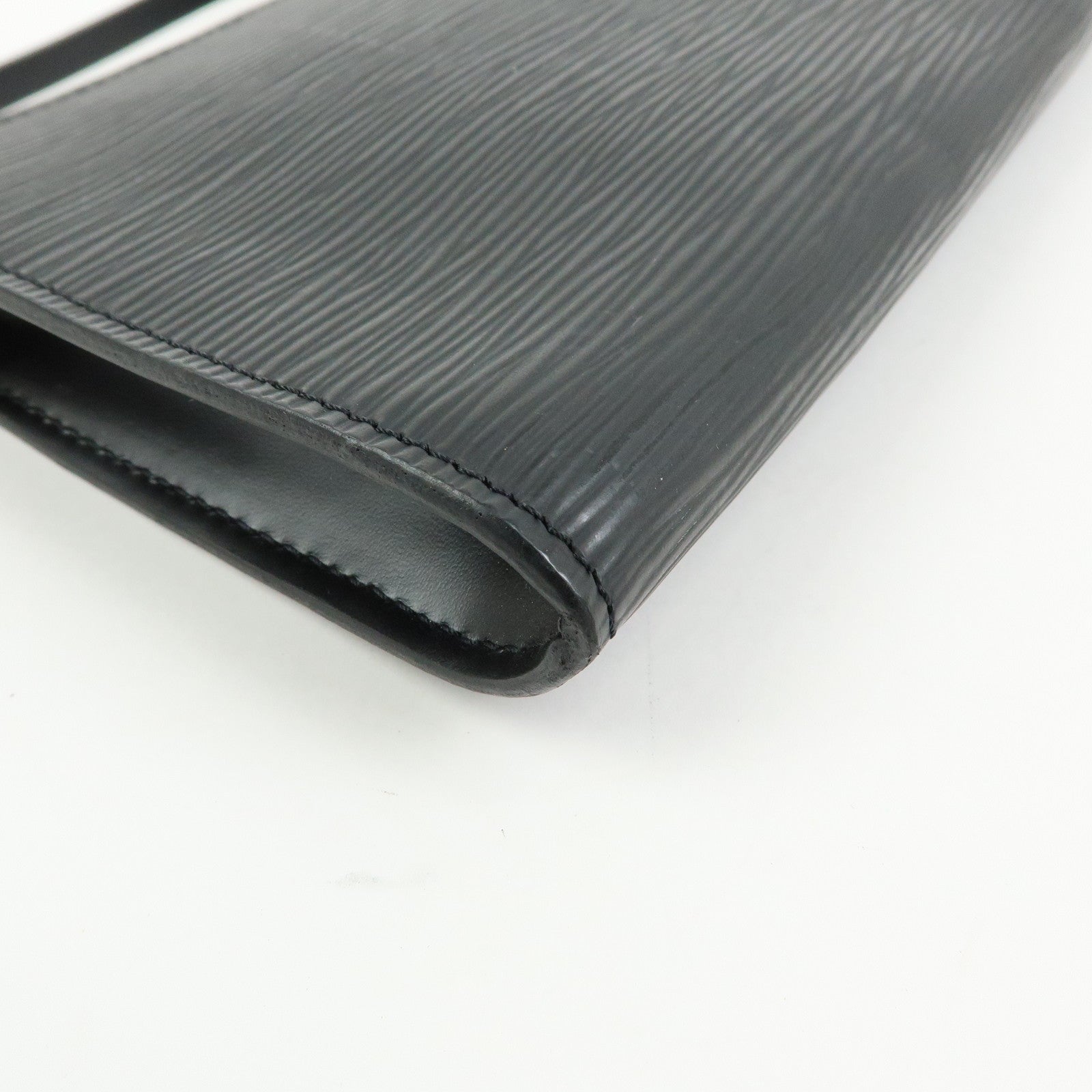 Louis Vuitton Epi Pochette Accessoires Hand Bag Noir M52942