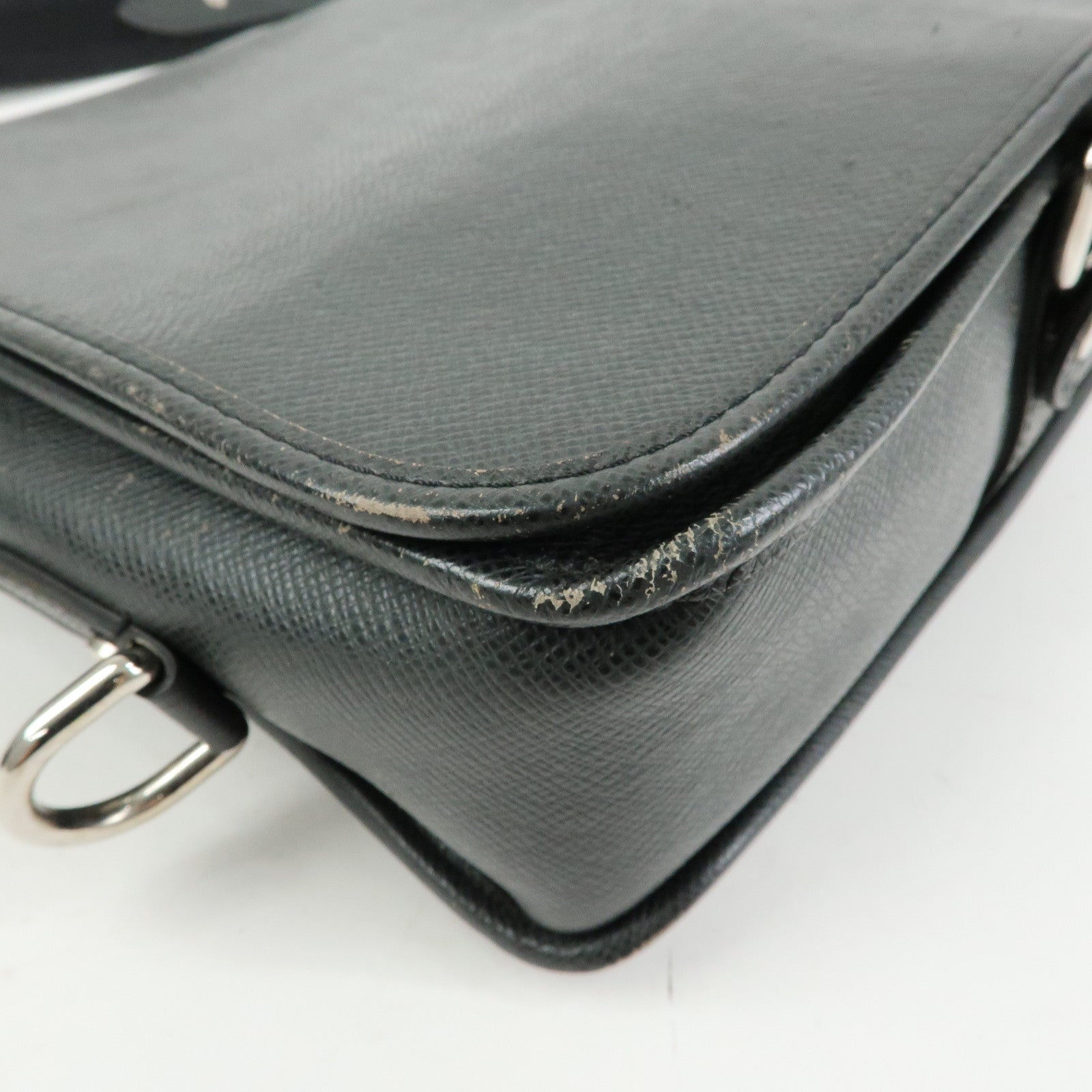 Louis Vuitton Taiga Andrei Leather Shoulder Bag Ardoise M32482