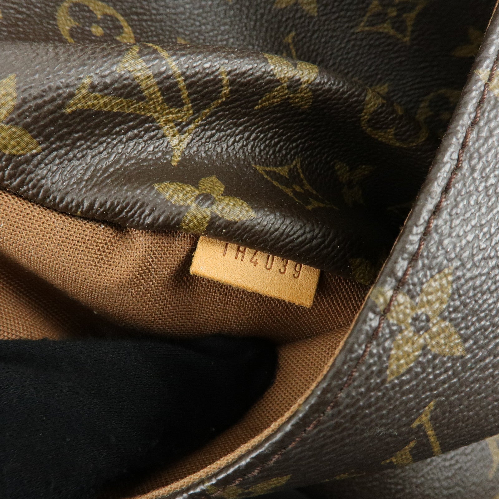 Louis Vuitton Monogram Totally MM Tote Shoulder Bag Brown M56689