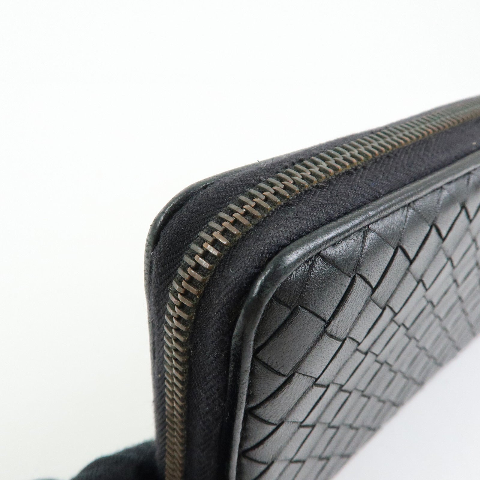 BOTTEGA VENETA Intrecciato Leather Round Zippy Long Wallet Black