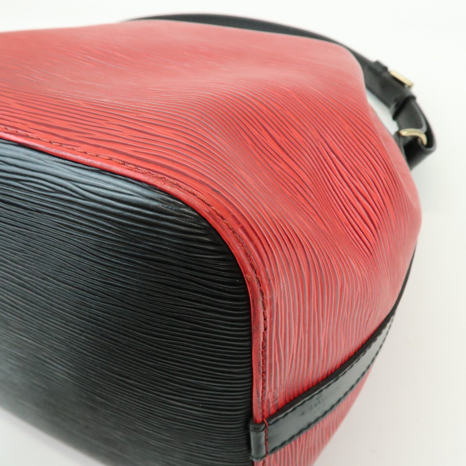 Louis Vuitton Epi Petit Noe Shoulder Bag Noir Castilian Red M44172
