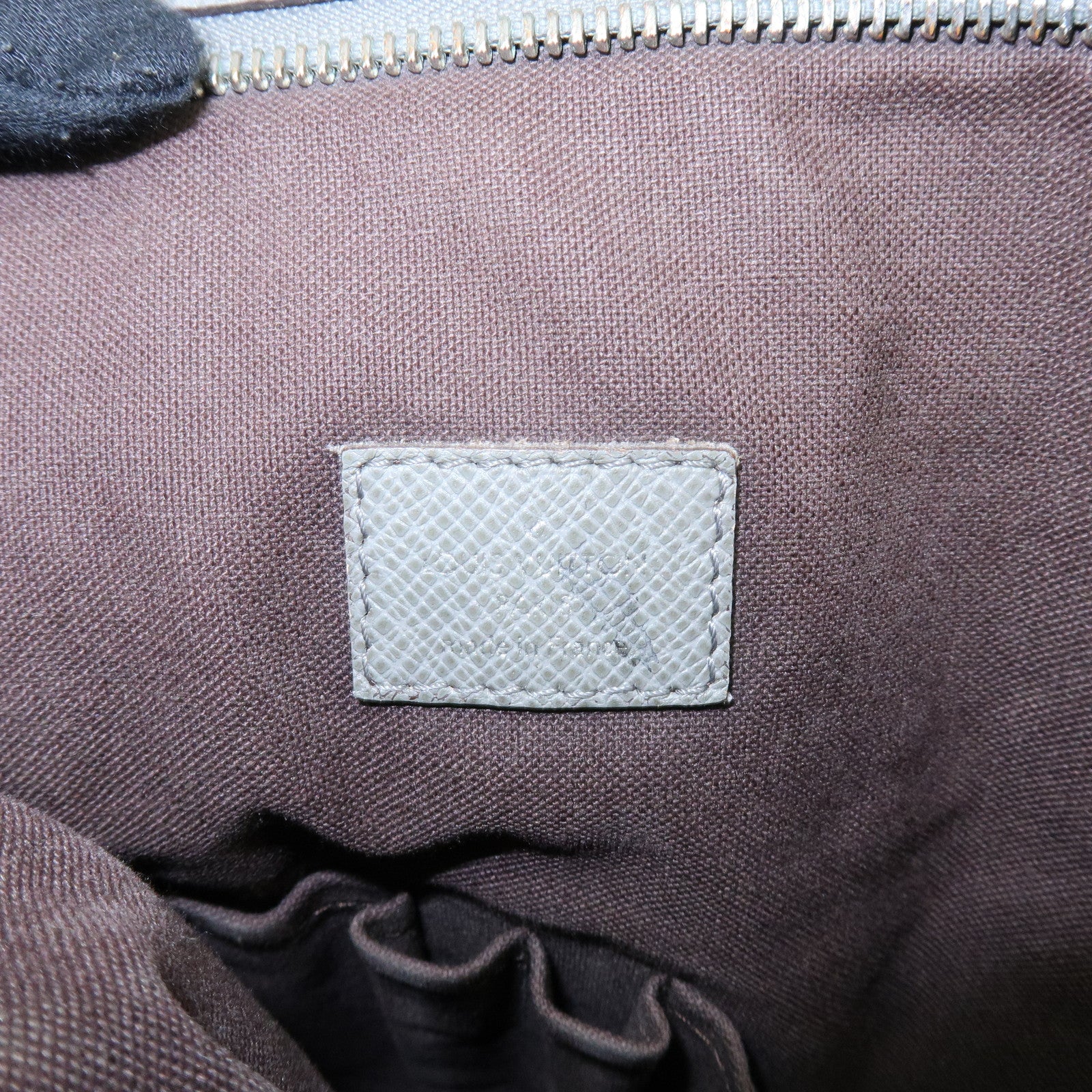 Louis Vuitton Sasha Taiga  Leather Messenger Bag Glacier M32630