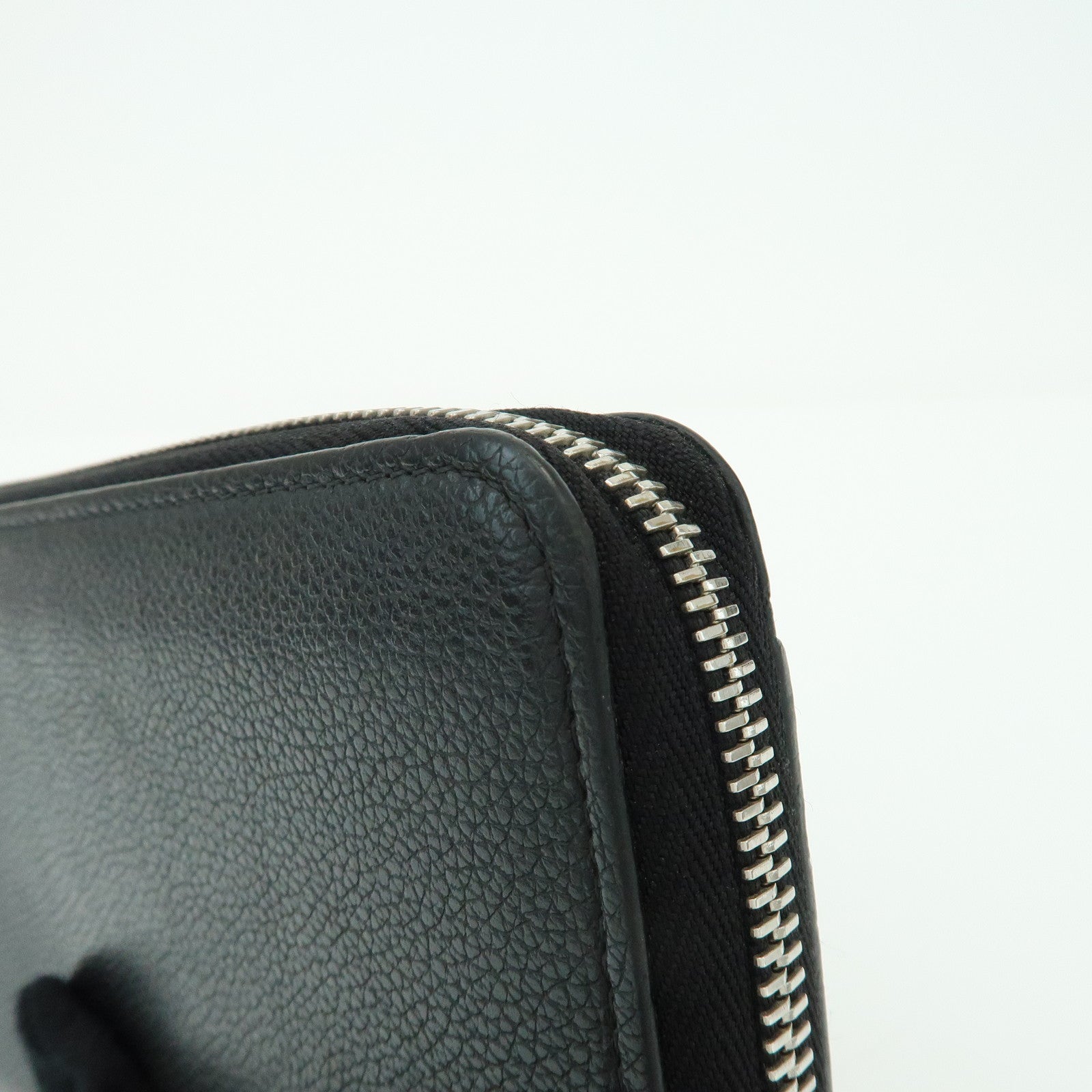 Louis Vuitton Leather Lockme Round Zippy Long Wallet Noir M62622
