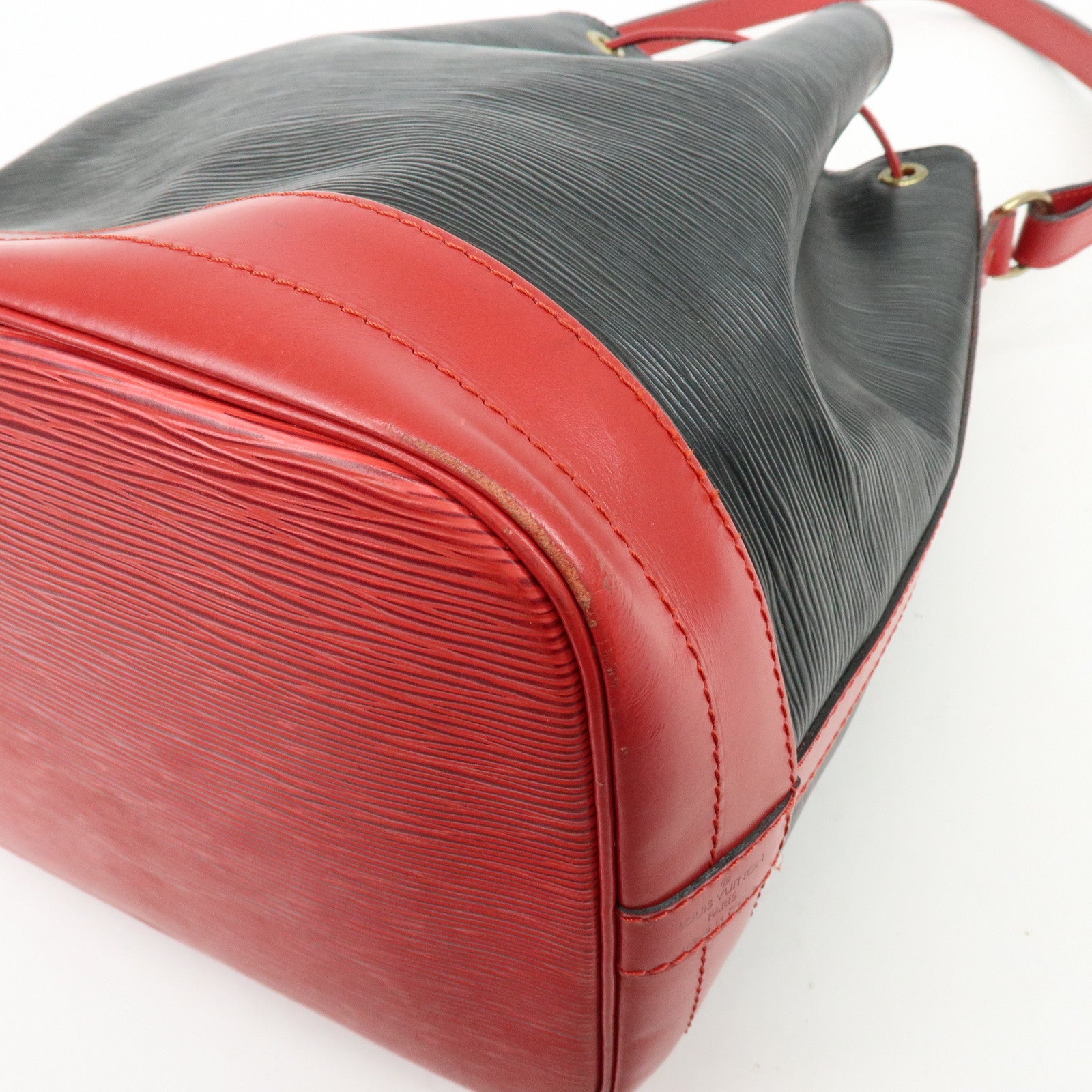 Louis Vuitton Epi Noe Leather Shoulder Bag Noir Castilian Red M44017
