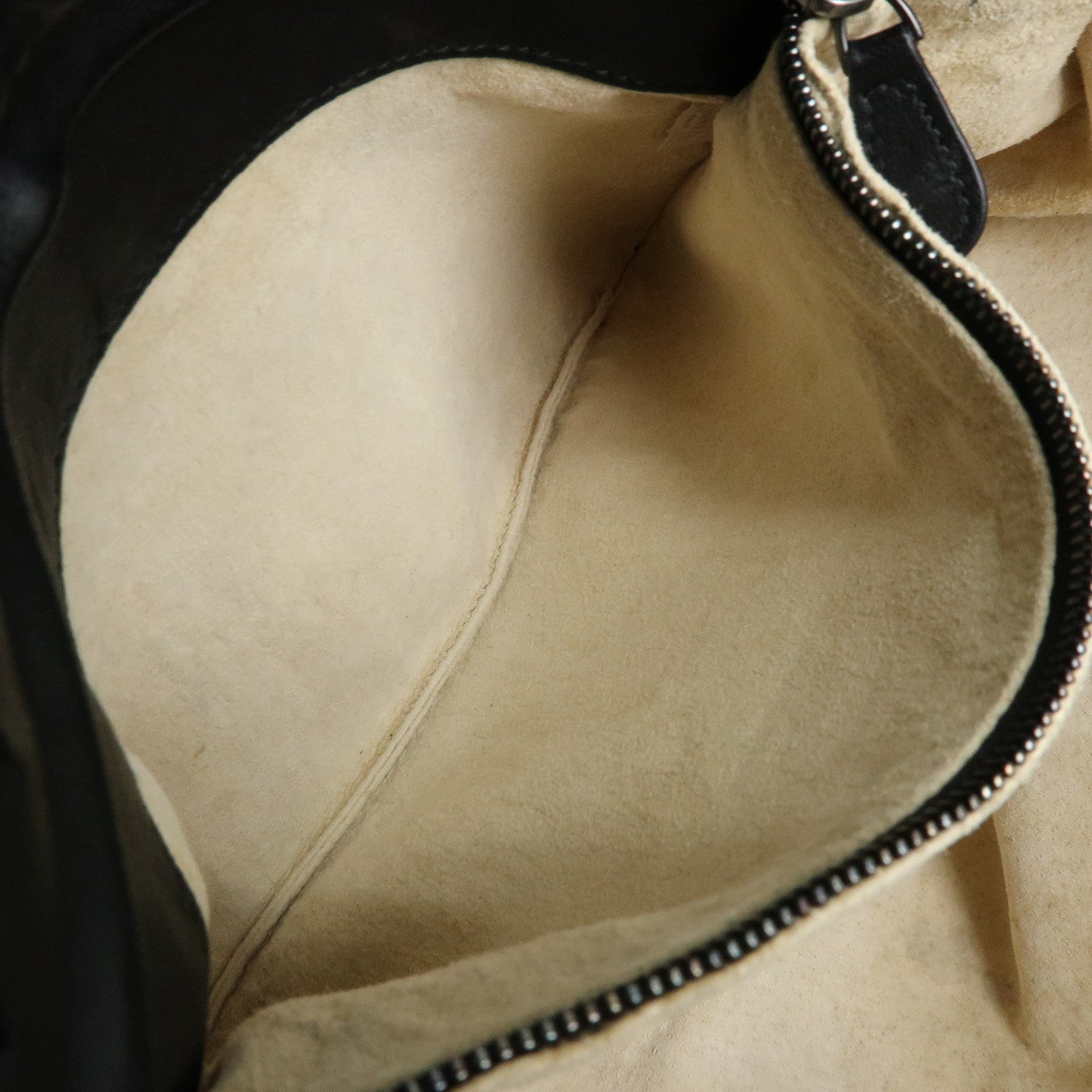 BOTTEGA VENETA Intrecciato Medium Garda Leather Hand Bag Black 179320