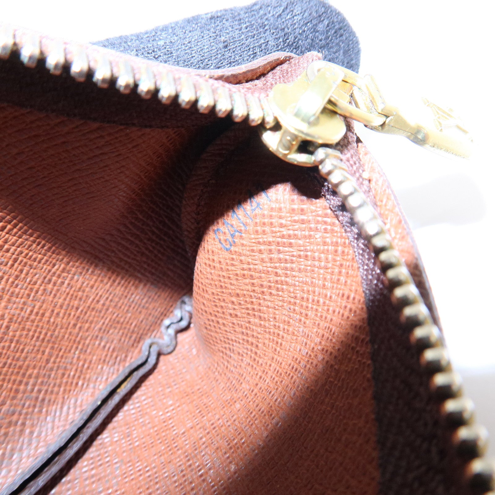 Louis Vuitton Monogram Pochette Cles Coin Case Key Case M62650