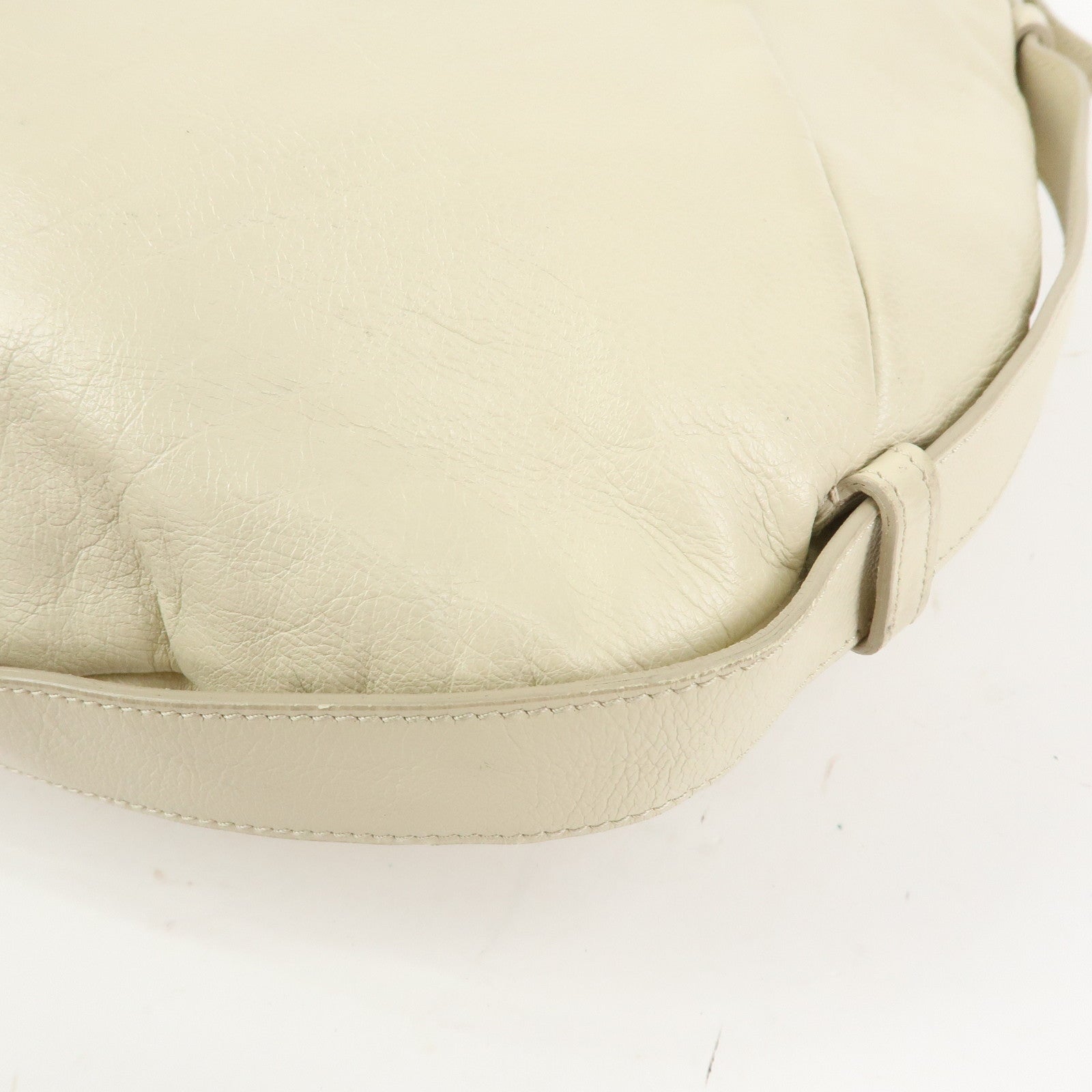 YVES SAINT LAURENT PARIS Mombasa Shoulder Bag Horn Handle 95363