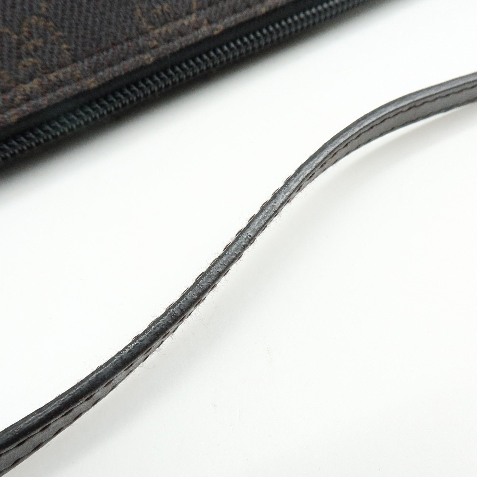 GUCCI Boat Bag GG Canvas Hand Bag Accessory Pouch Dark Brown 07198