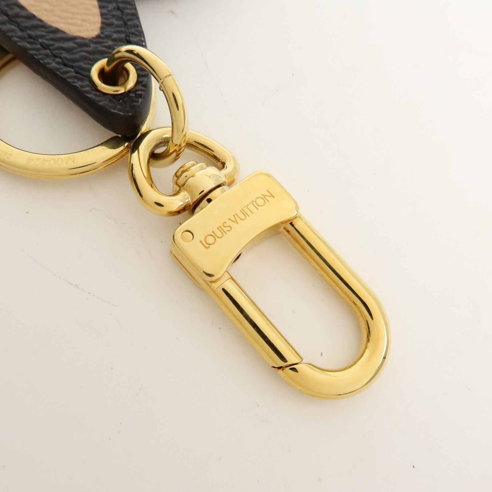 Louis Vuitton Illustre Wild At Heart Bag Charm Key Ring Arizona M00424
