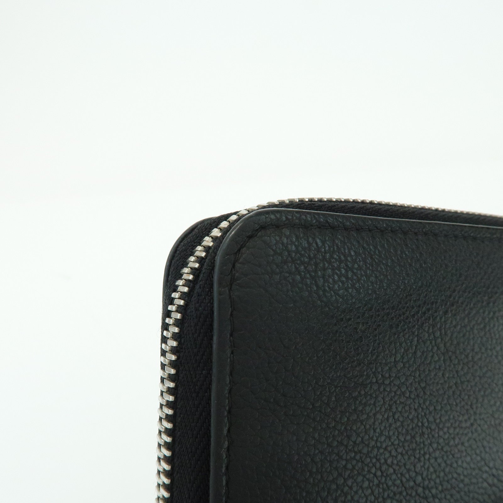 Louis Vuitton Leather Lockme Round Zippy Long Wallet Noir M62622