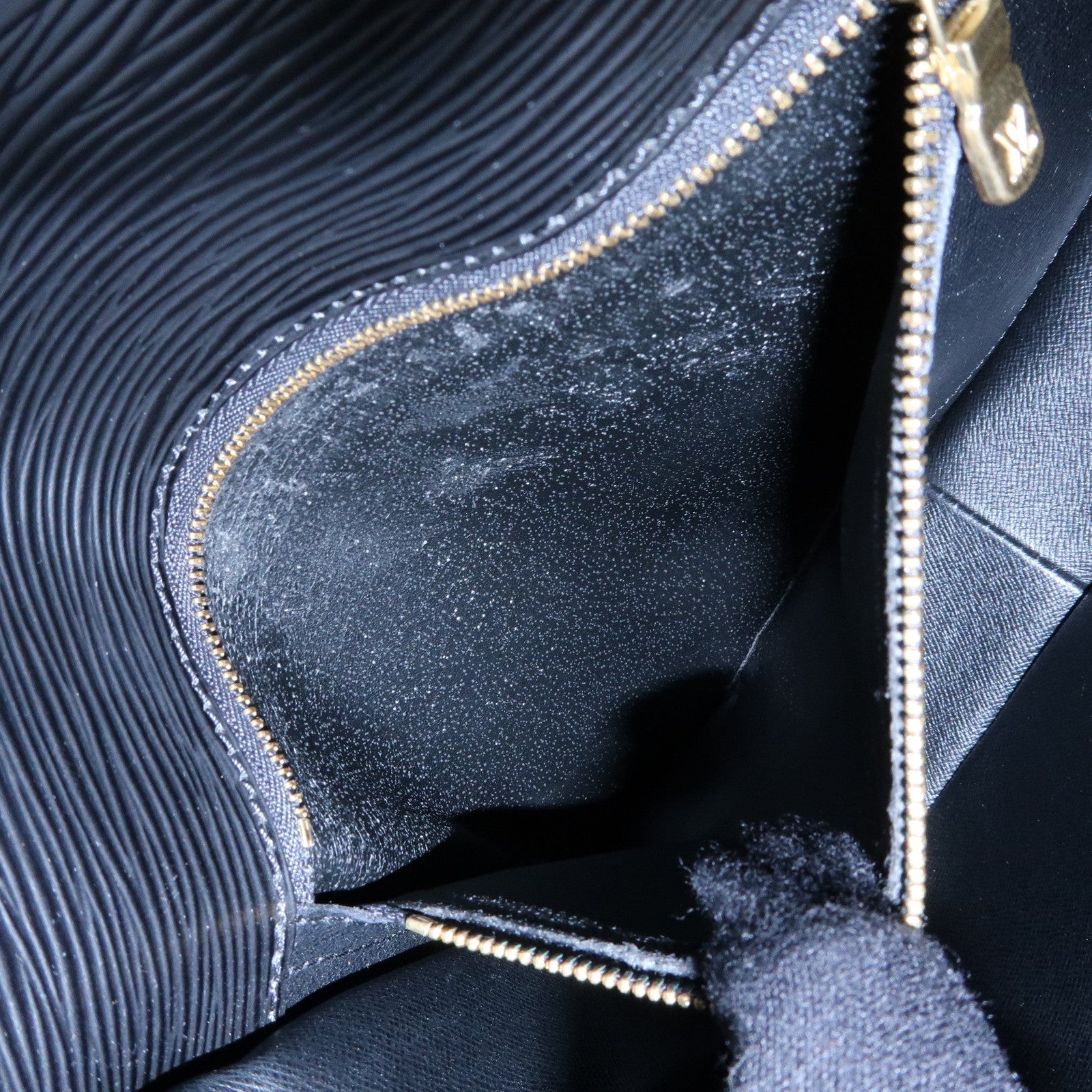 Louis Vuitton Epi Saint Cloud Shoulder Bag Black Noir M52192