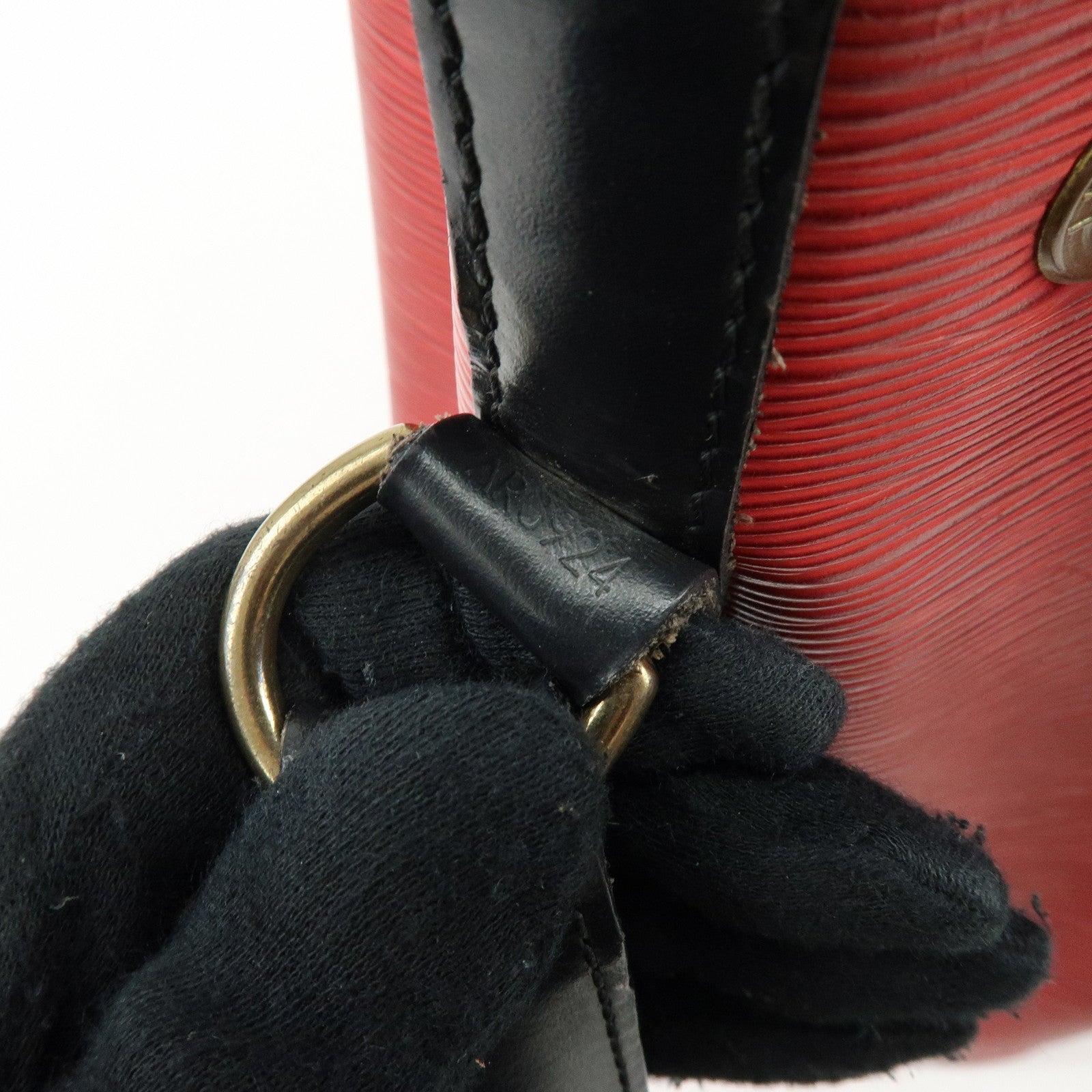 Louis Vuitton Epi Petit Noe Shoulder Bag Noir Castilian Red M44172