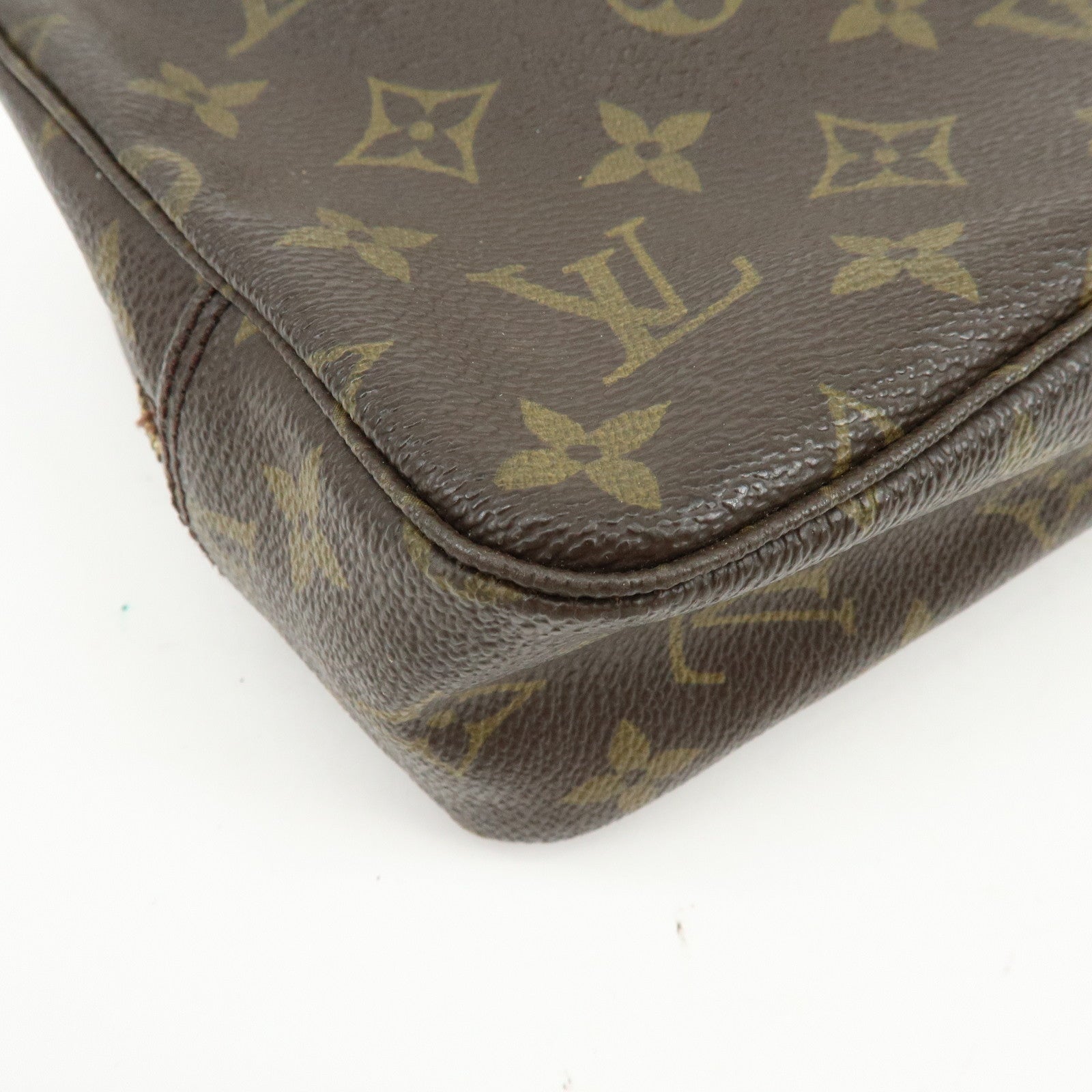 Louis Vuitton Monogram Trousse Toilette 23 Cosmetic Pouch M47524
