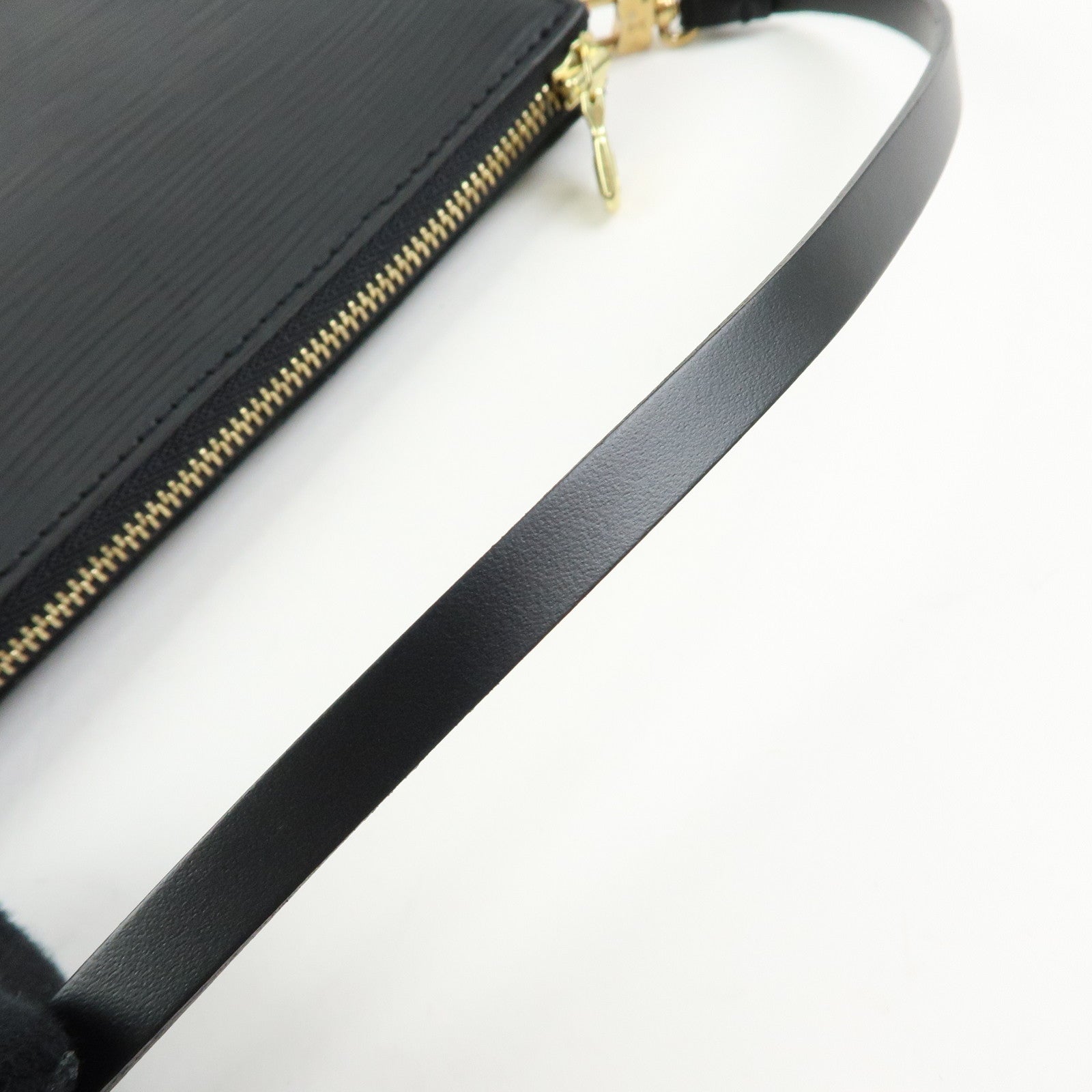 Louis Vuitton Epi Pochette Accessoires Hand Bag Noir M52942