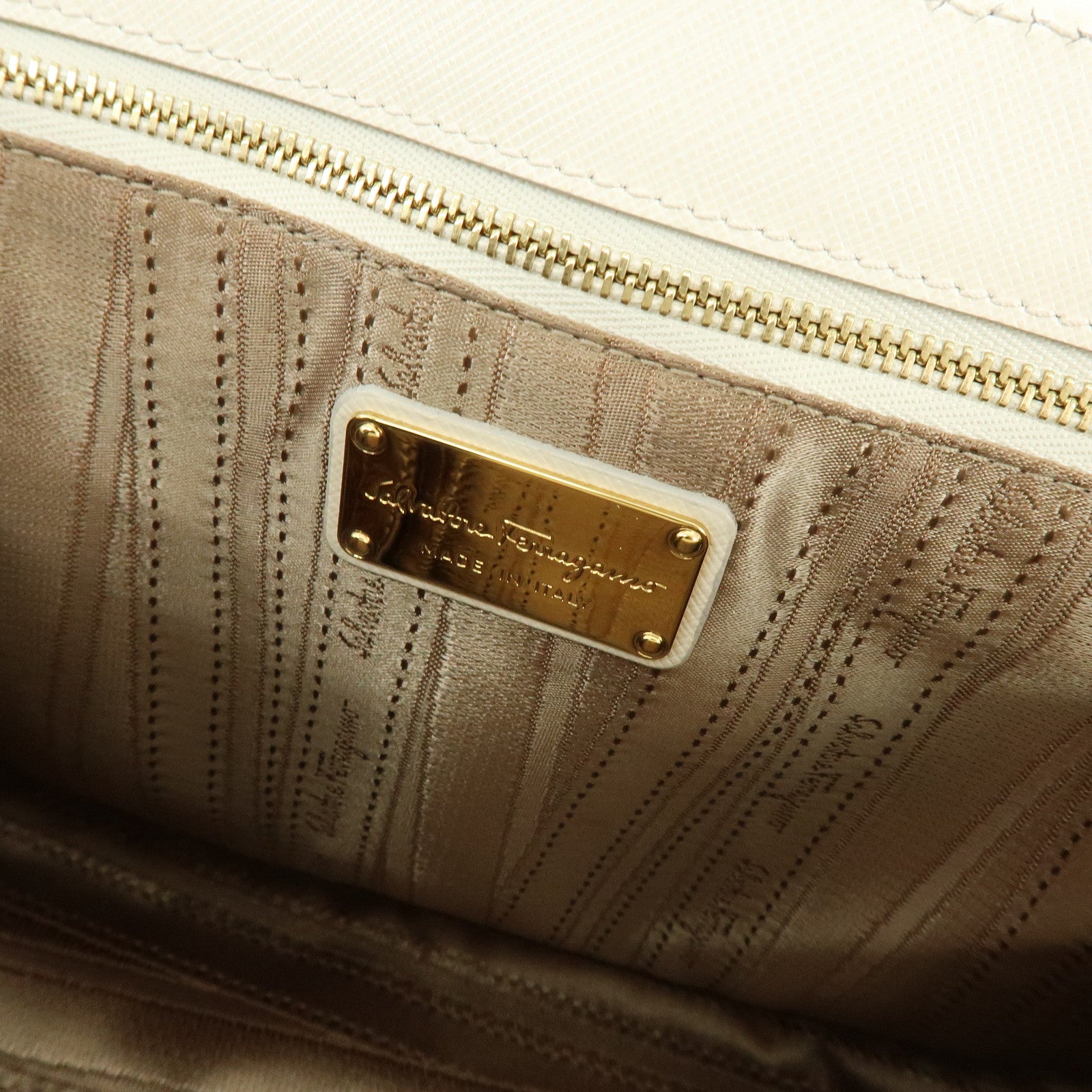 Ferragamo Gancini Leather Chain Shoulder Bag Hand Bag Ivory