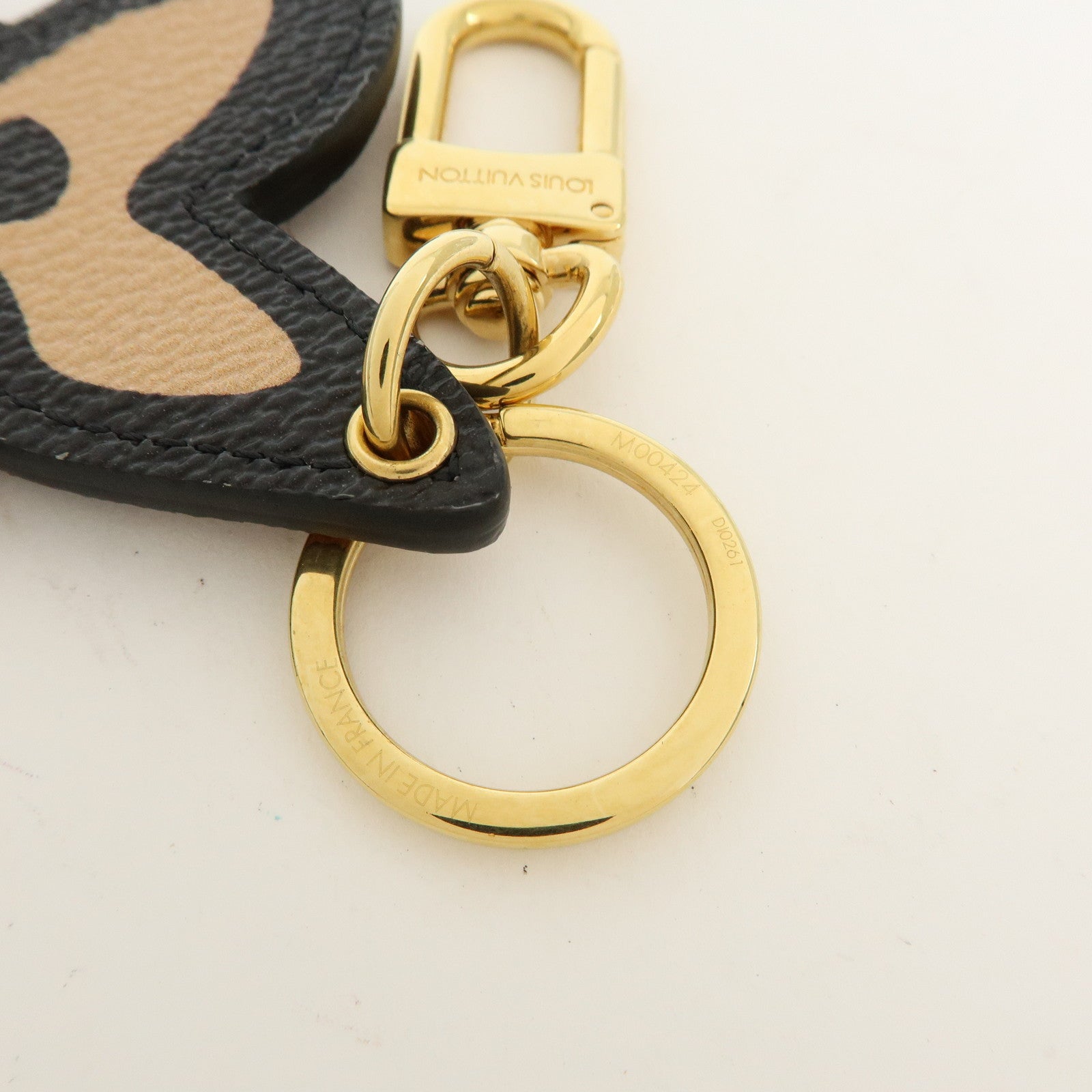 Louis Vuitton Illustre Wild At Heart Bag Charm Key Ring Arizona M00424
