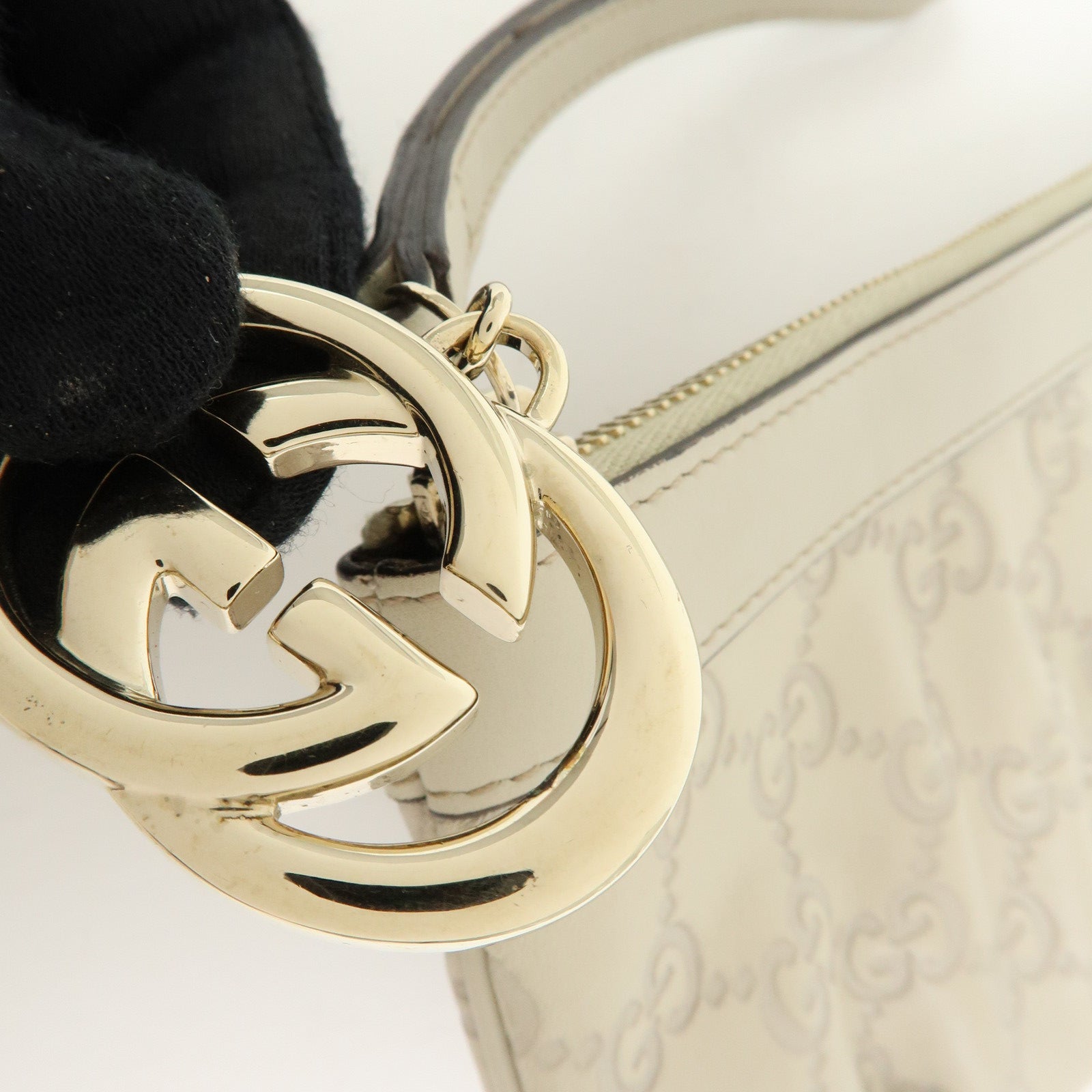GUCCI Interlocking G Microguccissima Leather Pouch Ivory 212203