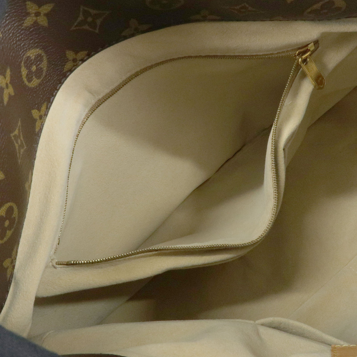Louis Vuitton Monogram Artsy MM Shoulder Bag Brown M40249