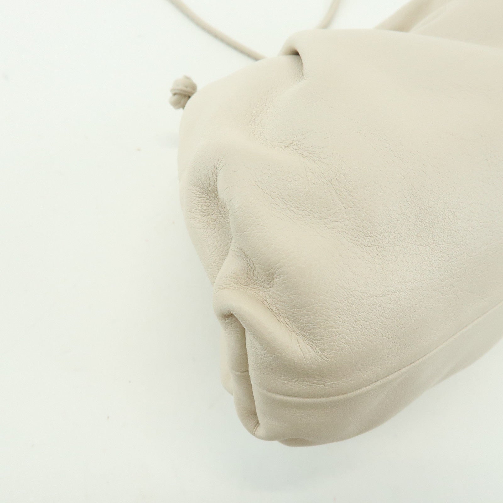 BOTTEGA VENETA Leather Mini The Pouch Shoulder Bag Ivory B08430507I