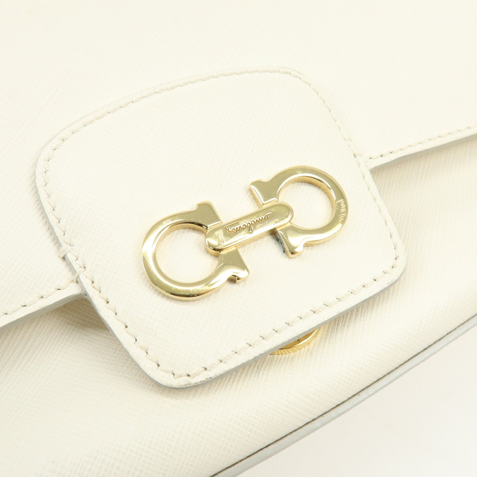 Ferragamo Gancini Leather Chain Shoulder Bag Hand Bag Ivory