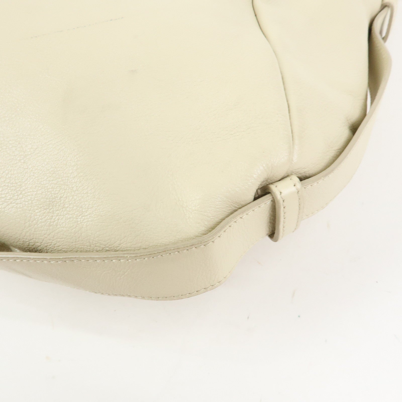 YVES SAINT LAURENT PARIS Mombasa Shoulder Bag Horn Handle 95363