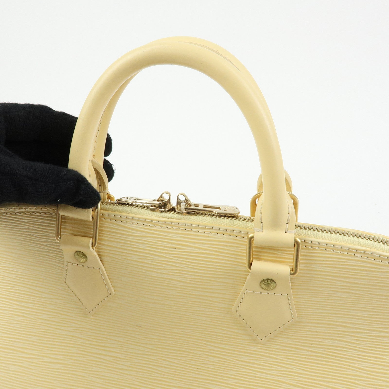 Louis Vuitton Alma Epi Leather Hand Bag Vanilla M5214A