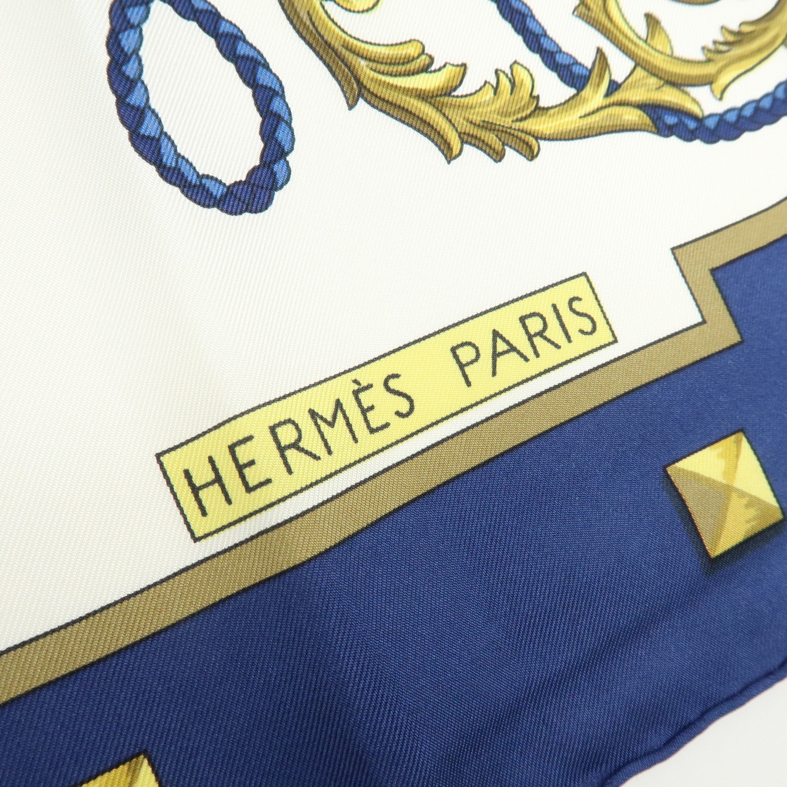 HERMES カレ90 スカーフ 鍵柄 ホワイト ネイビー HERMES カレ90 スカーフ 鍵柄 ホワイト ネイビー HERMES Carre 90 Silk