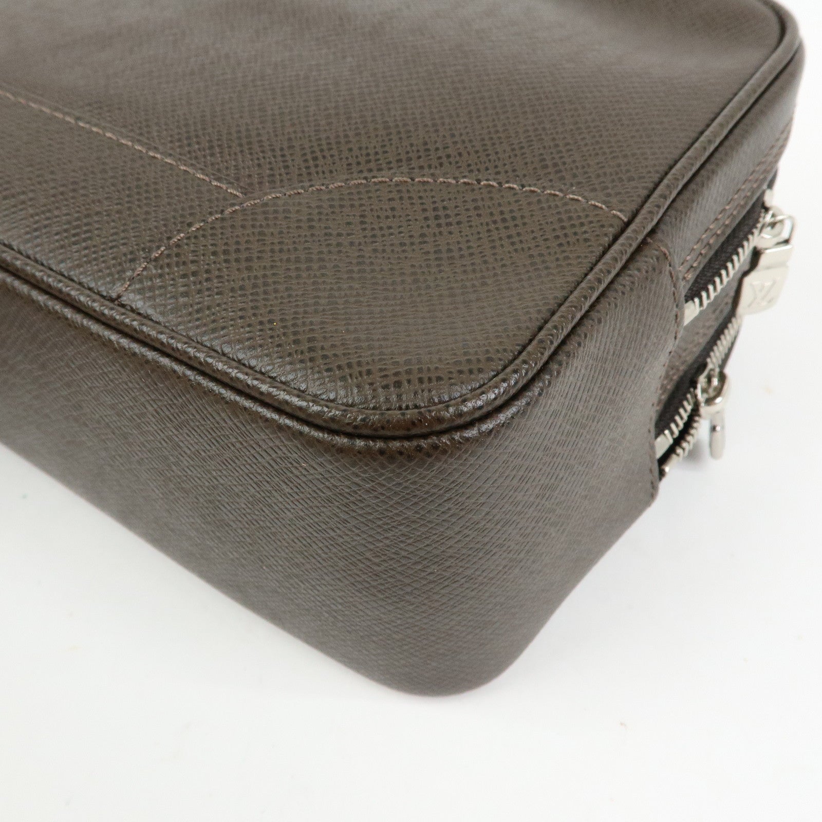 Louis Vuitton Taiga Neo Pavel Leather Clultch Bag Grizzly M31148