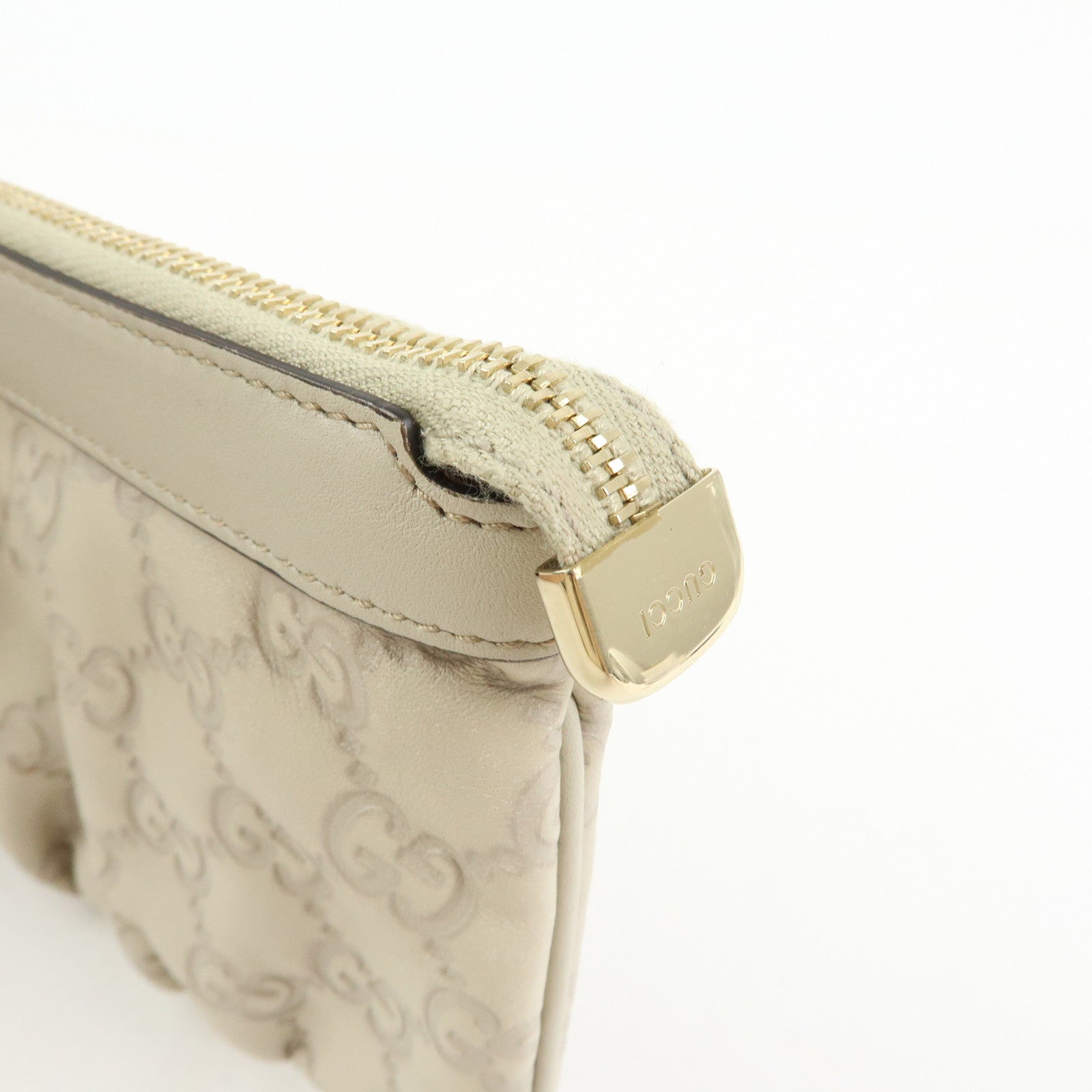 GUCCI Interlocking G Microguccissima Leather Pouch Ivory 212203