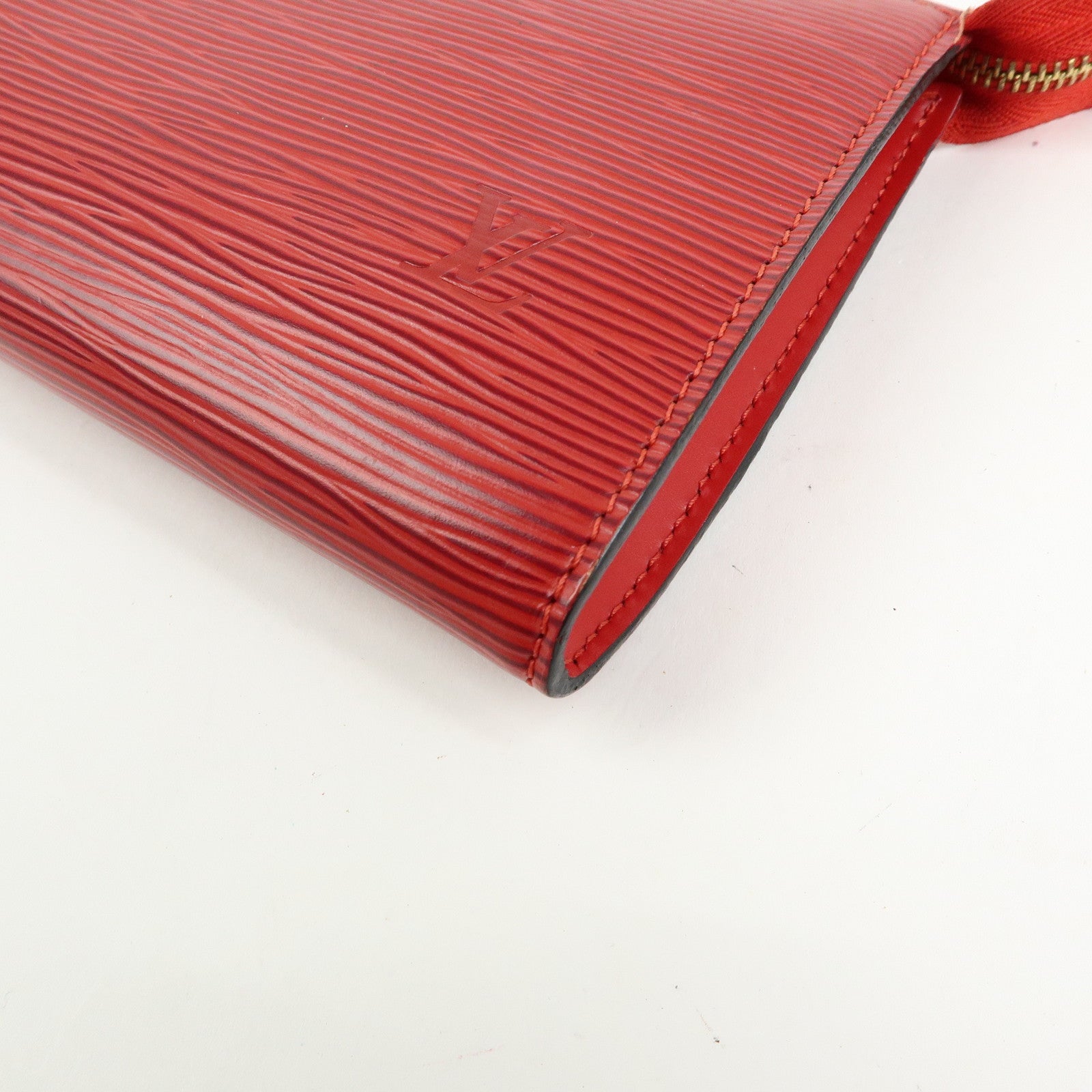 Louis Vuitton Epi Pochette Accessoires Hand Bag Castilian Red M52957