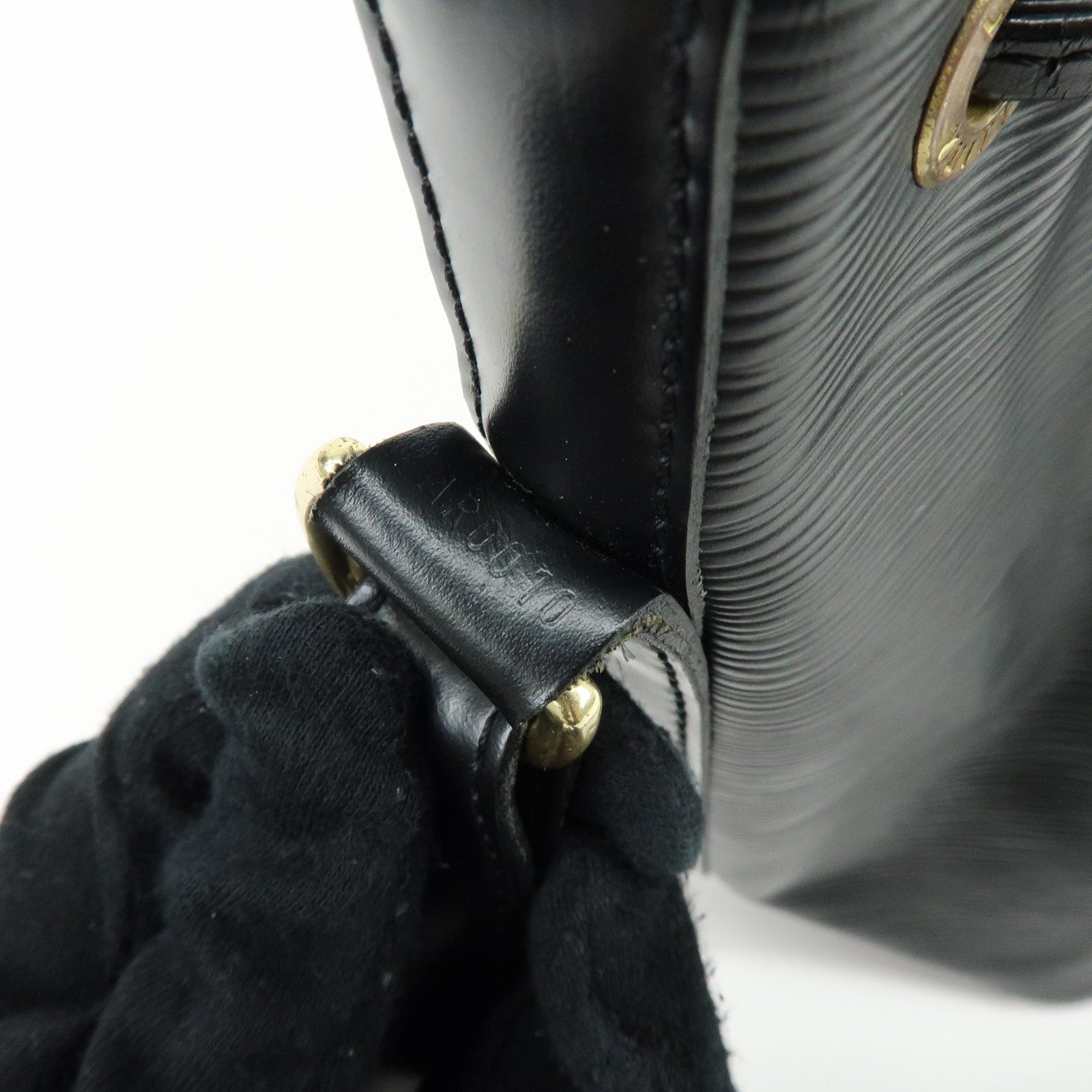 Louis Vuitton Epi Petit Noe Shoulder Bag Noir Black M44102