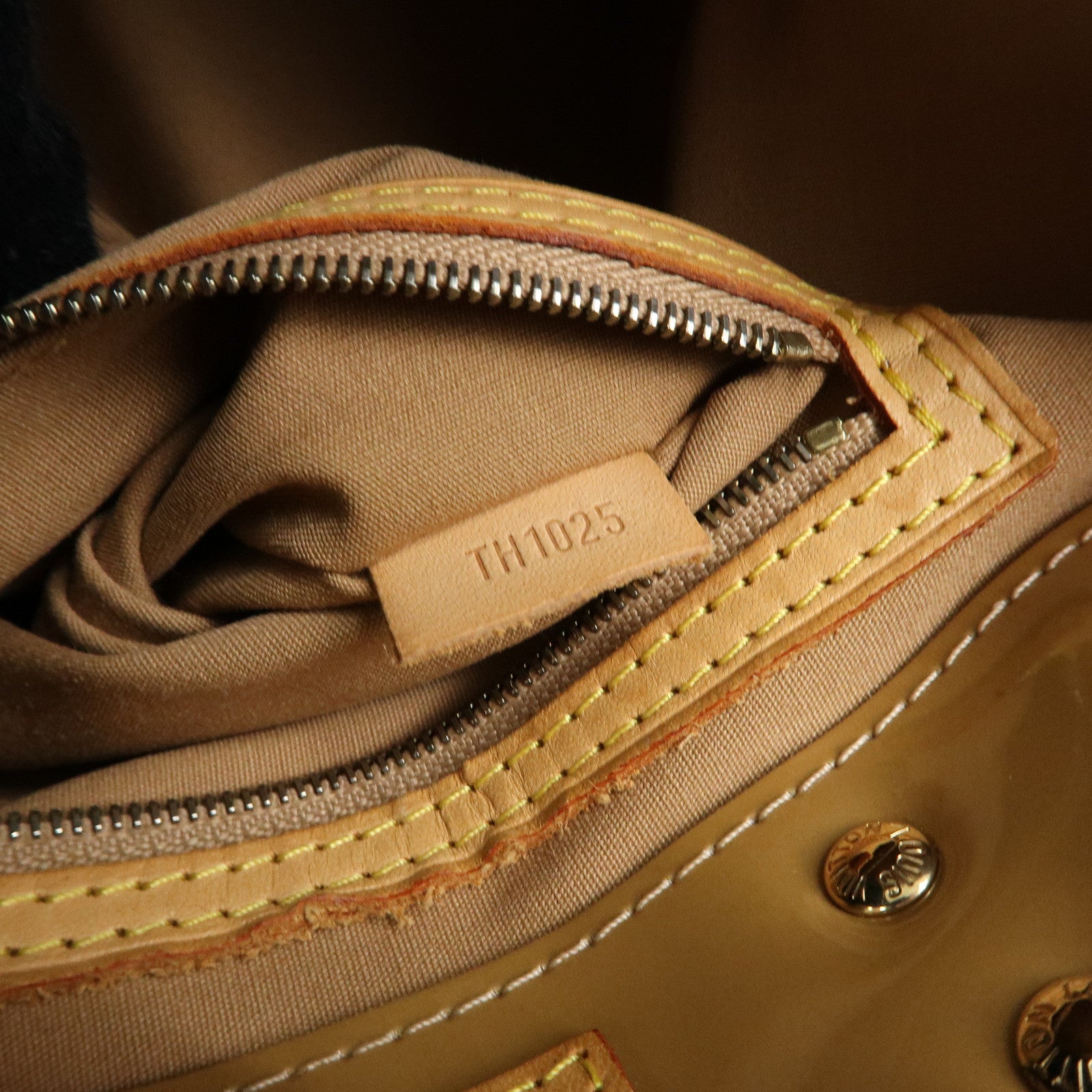 Louis Vuitton Monogram Vernis Reade PM Leather Hand Bag Noisette M91334
