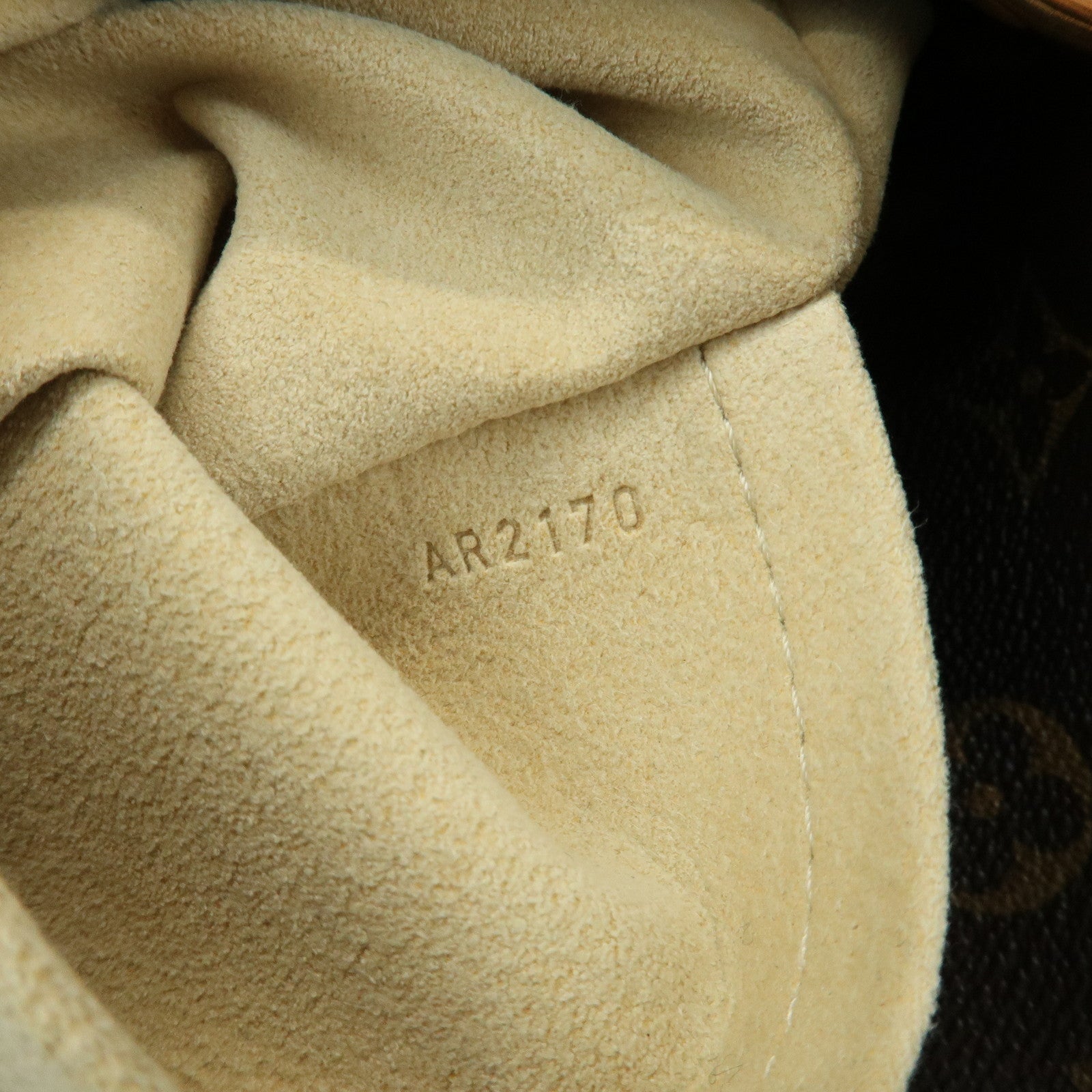 Louis Vuitton Monogram Artsy MM Shoulder Bag Brown M40249