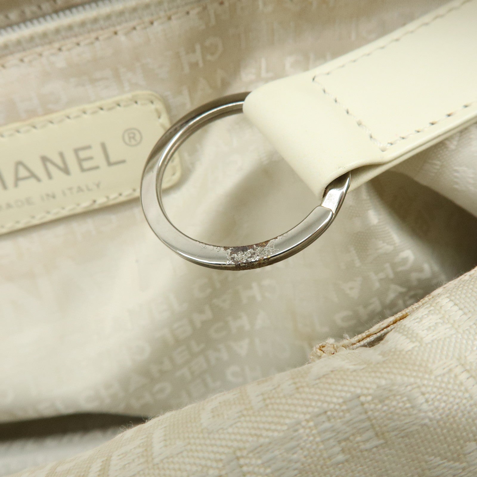 CHANEL Chocolate Bar Caviarskin Shoulder Bag Hand Bag White A26135