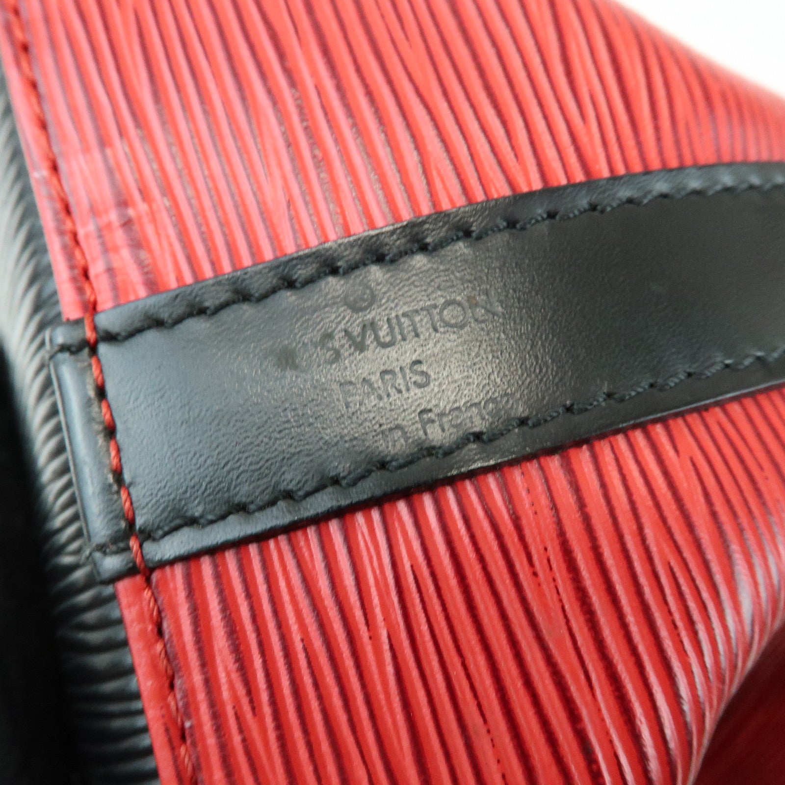 Louis Vuitton Epi Petit Noe Shoulder Bag Noir Castilian Red M44172