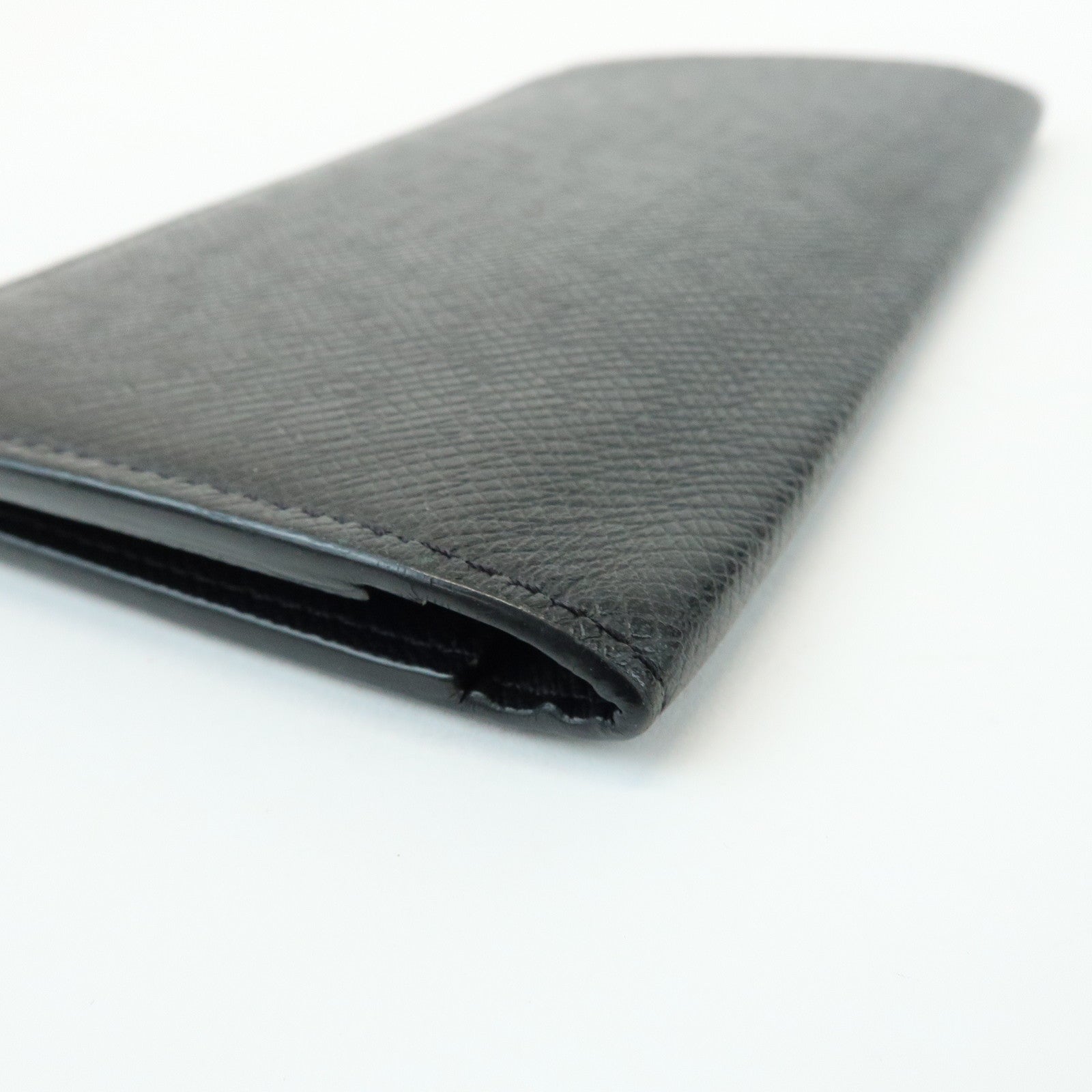 Louis Vuitton Taiga Portefeuille Long Bi-fold Wallet Noir M30541