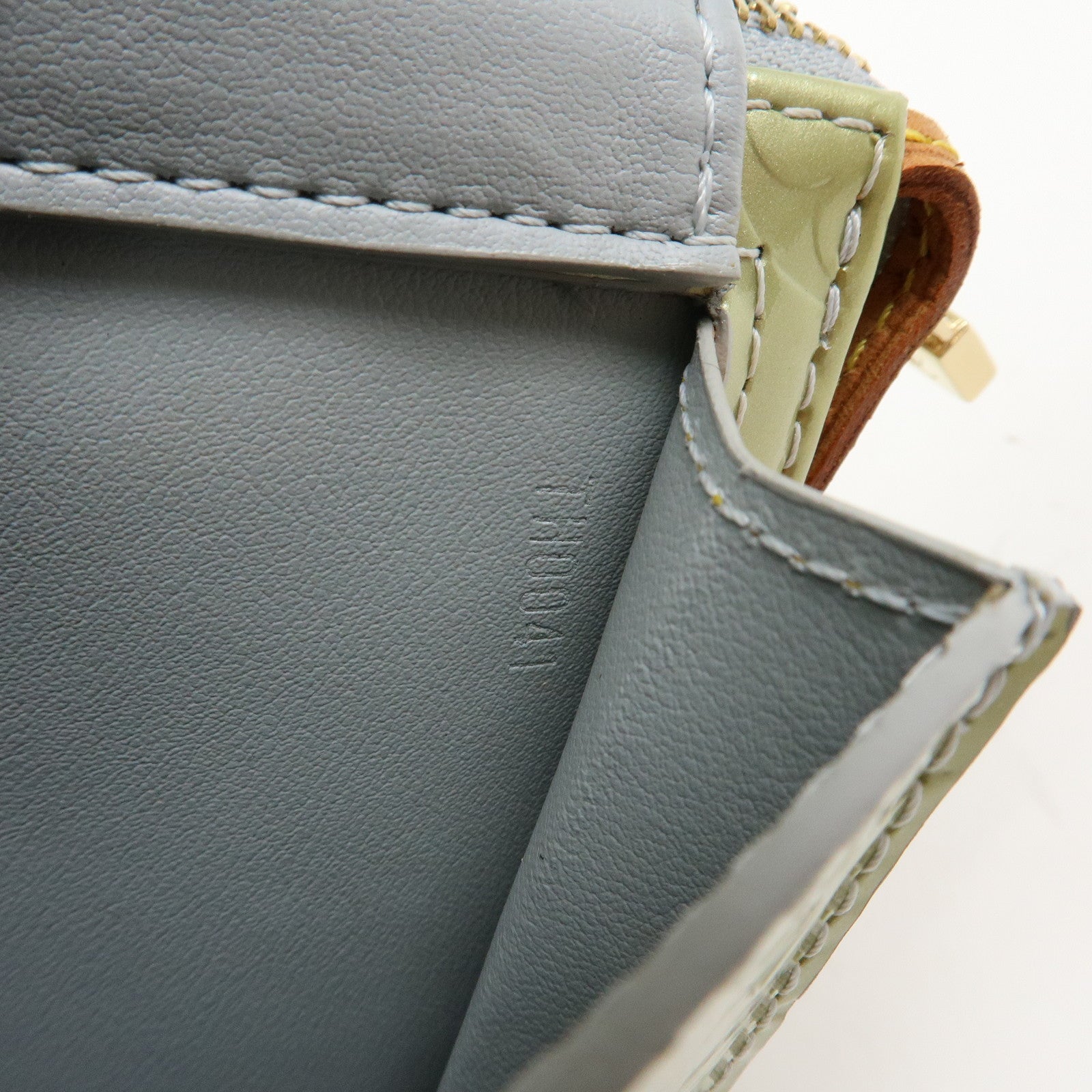 Louis Vuitton Monogram Vernis Leather Mott Shoulder Bag Gris M91030