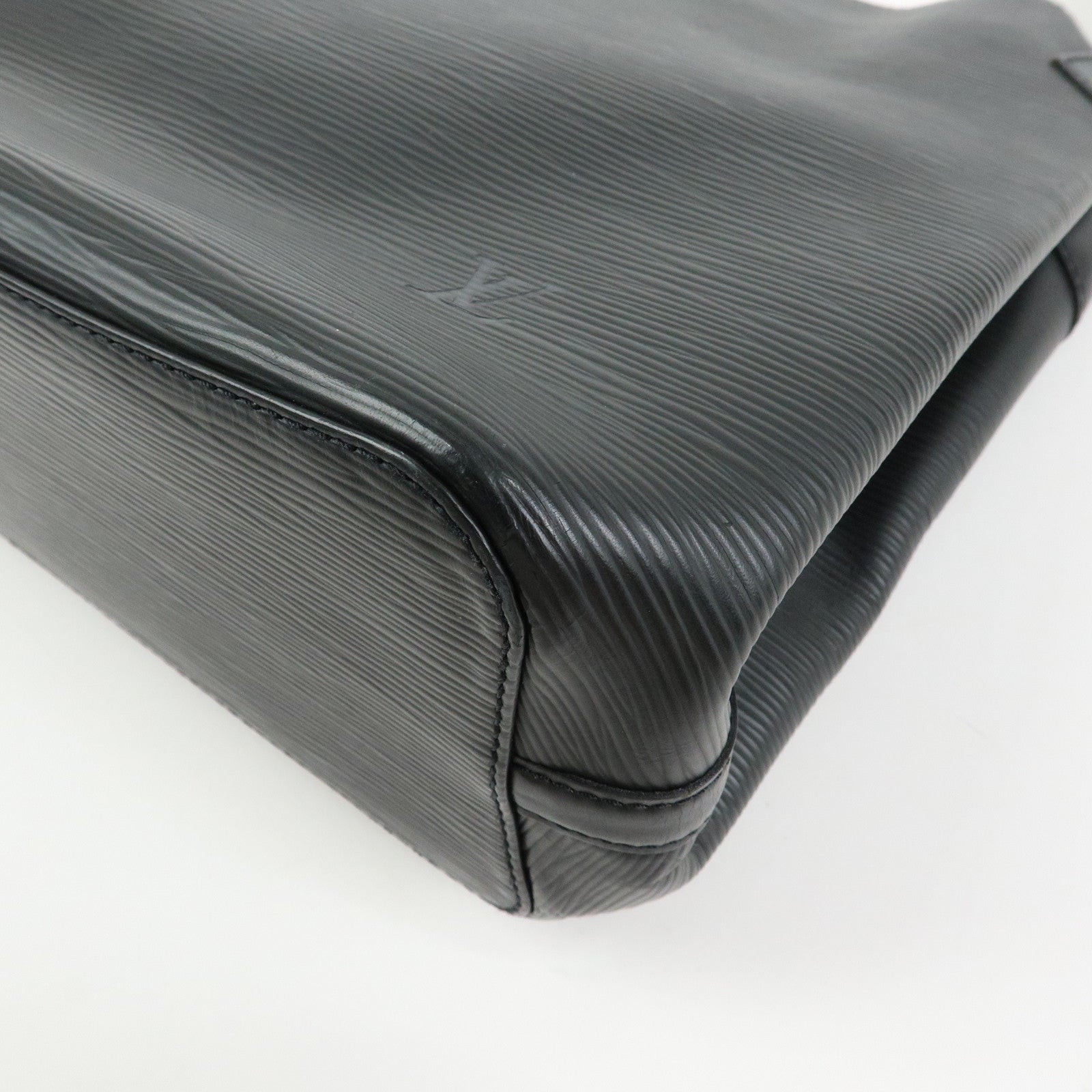 Louis Vuitton Epi Mandala MM Shoulder Bag Noir Black M58892