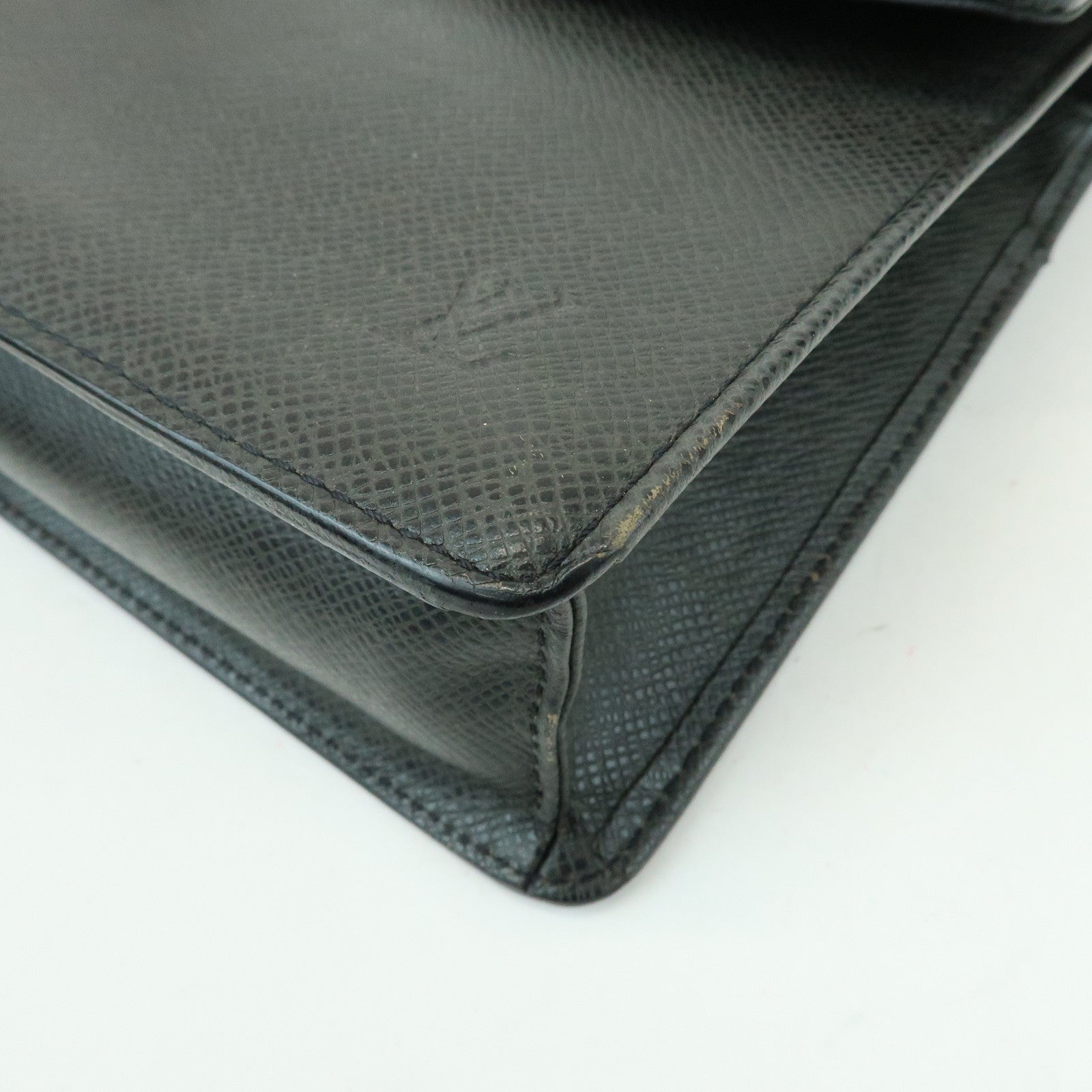 Louis Vuitton Taiga Leather Selenga Clutch Bag Ardoise M30782