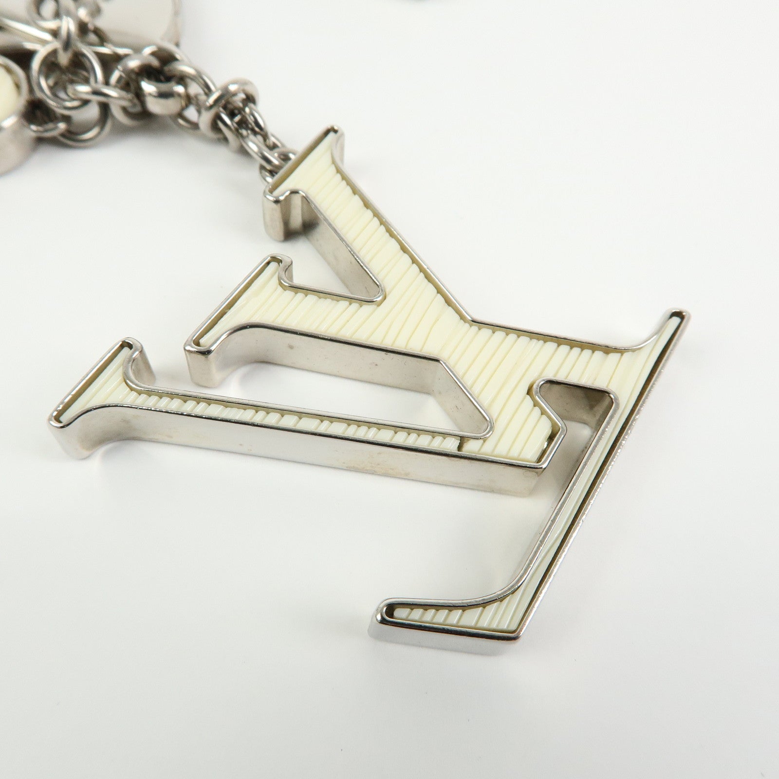 Louis Vuitton Bijoux Sac Fleur de Epi Bag Charm Silver White M65085