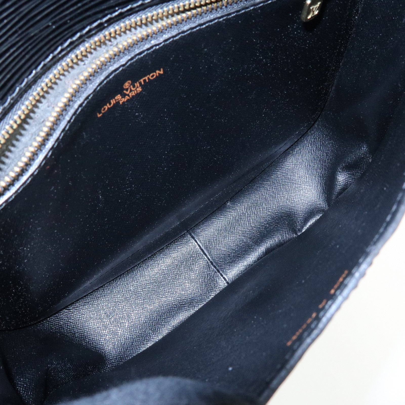 Louis Vuitton Epi Saint Cloud Shoulder Bag Black Noir M52192