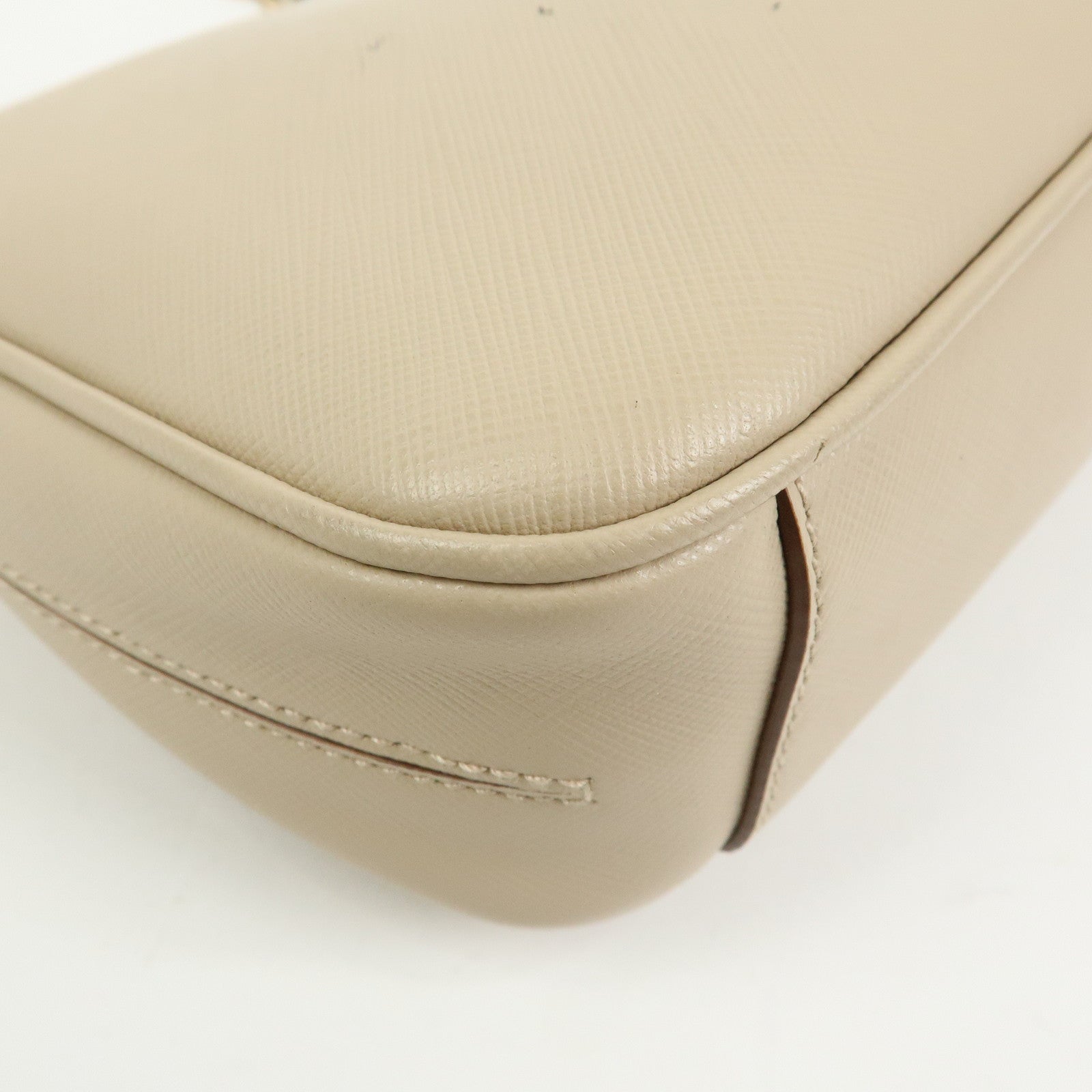 Ferragamo Gancini Leather Chain Shoulder Bag Hand Bag Light Beige
