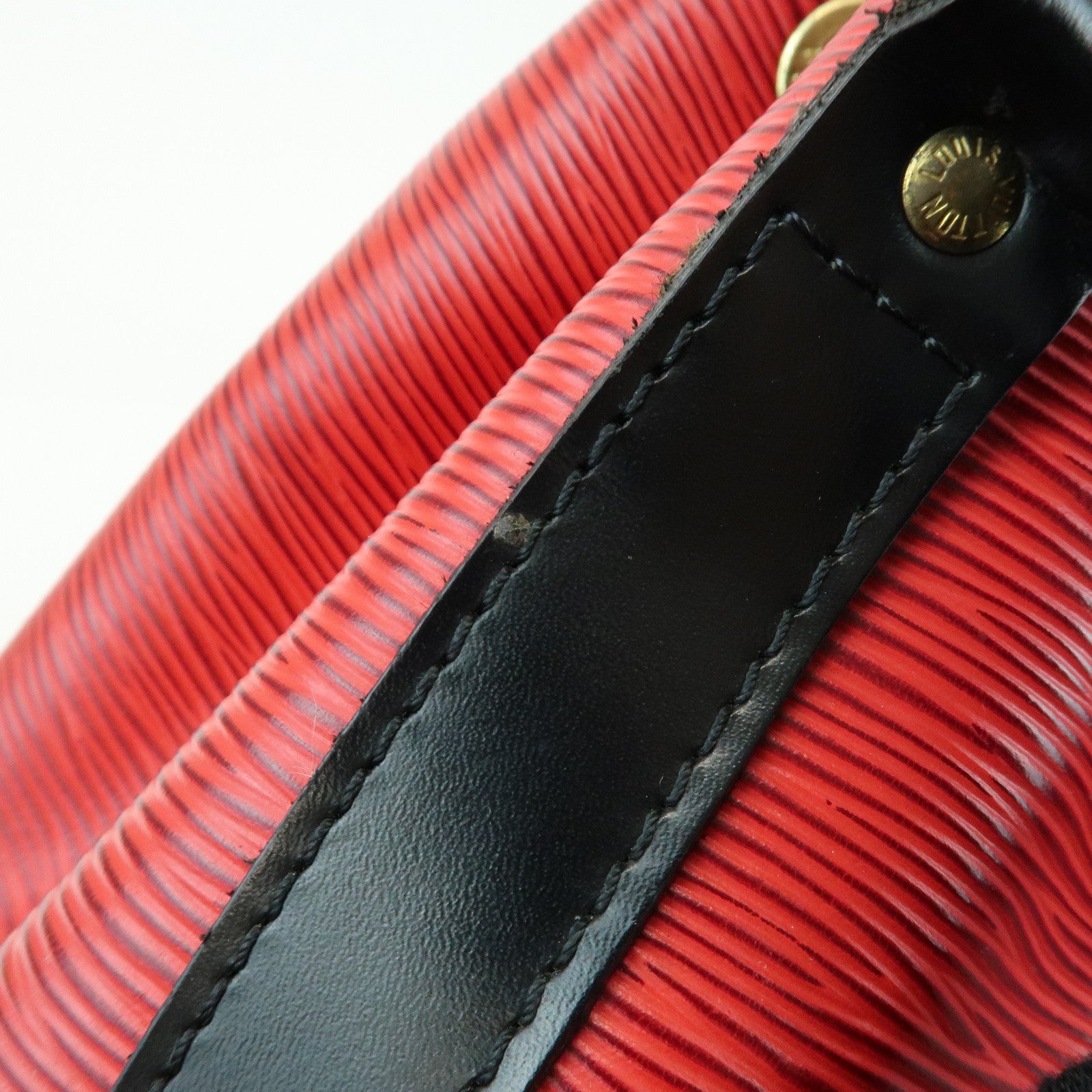 Louis Vuitton Epi Petit Noe Shoulder Bag Noir Castilian Red M44172