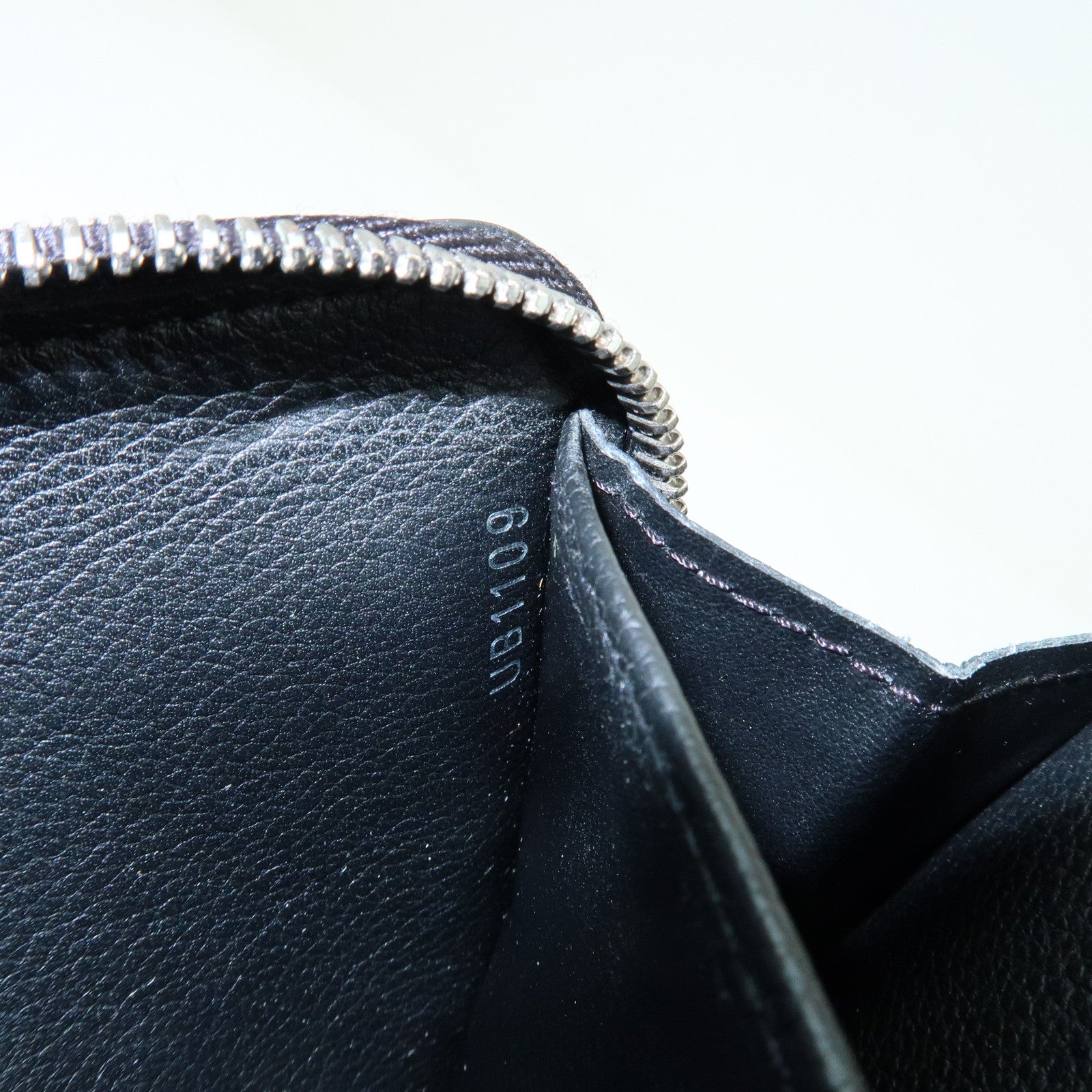 Louis Vuitton Leather Lockme Round Zippy Long Wallet Noir M62622